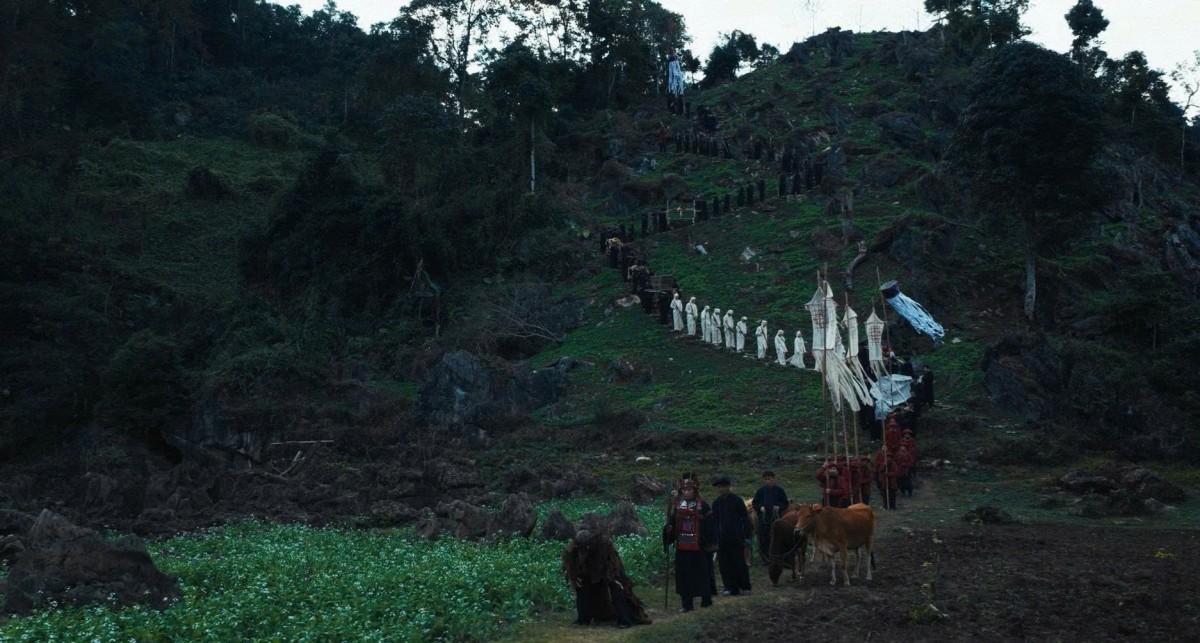 (Review) 'Phí Phông: Quỷ máu rừng thiêng': Kịch bản 'cuốn' nhưng cái kết chưa tới