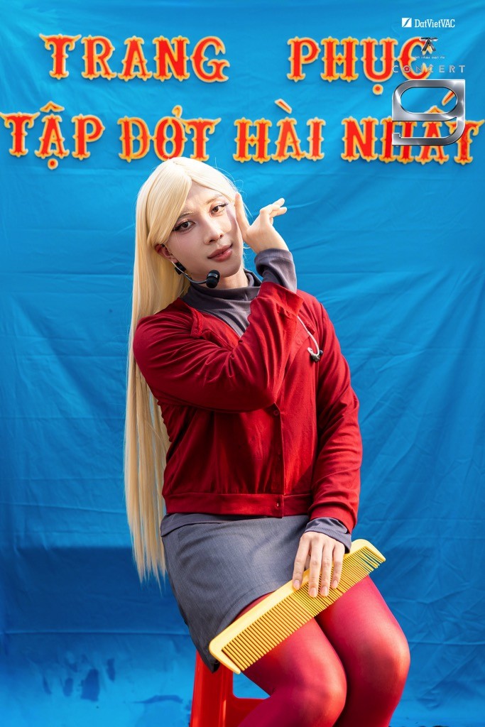 Hội ngộ sau gần 1 năm, dàn 'Anh trai 'Say Hi' miệt mài chạy chương trình xuyên suốt bất chấp nắng nóng tại TP. HCM