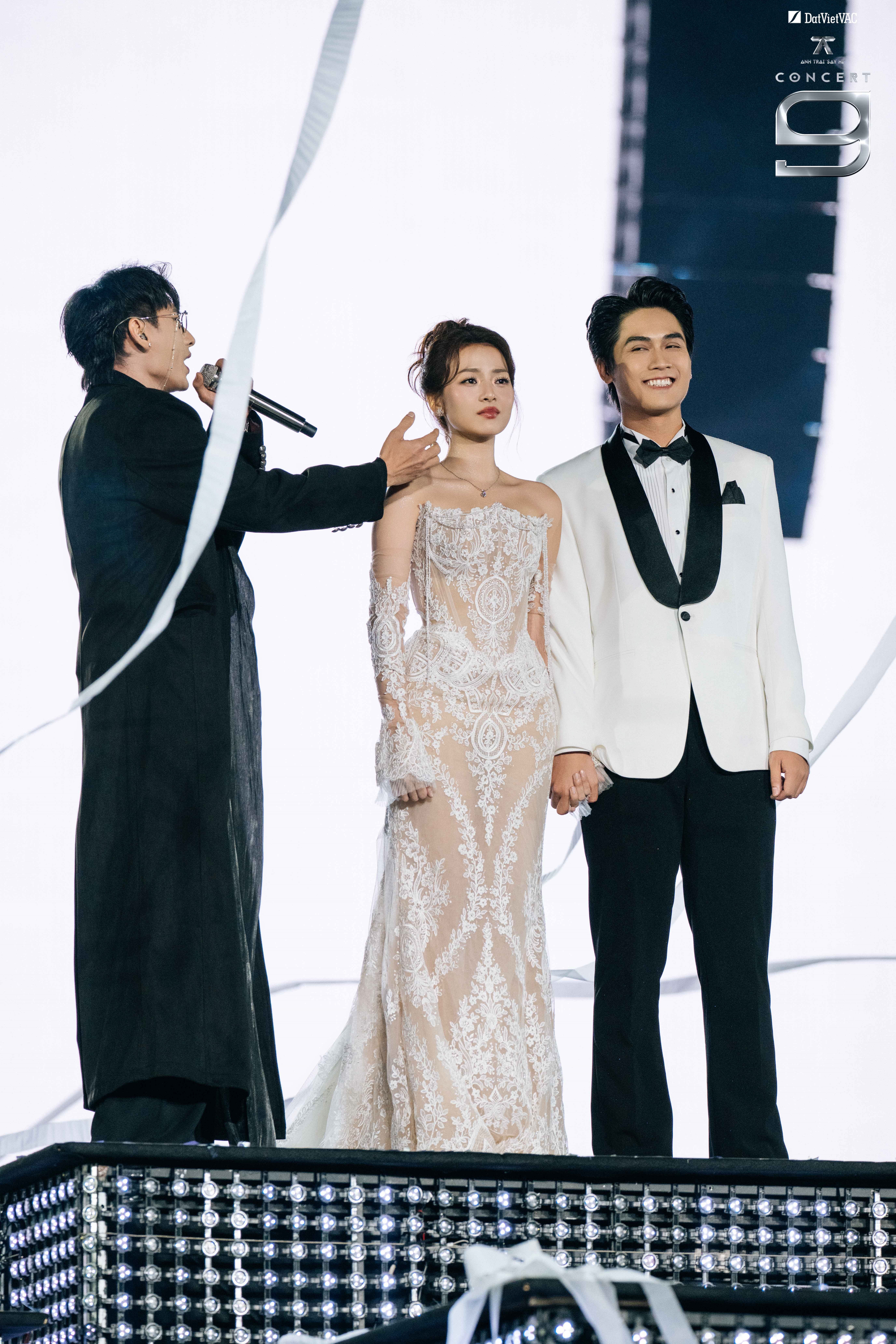 'Vì mẹ anh phán chia tay' hút hơn 800 triệu view, Thùy Anh không thể nhịn cười khi bị Trần Ngọc Vàng tán tỉnh