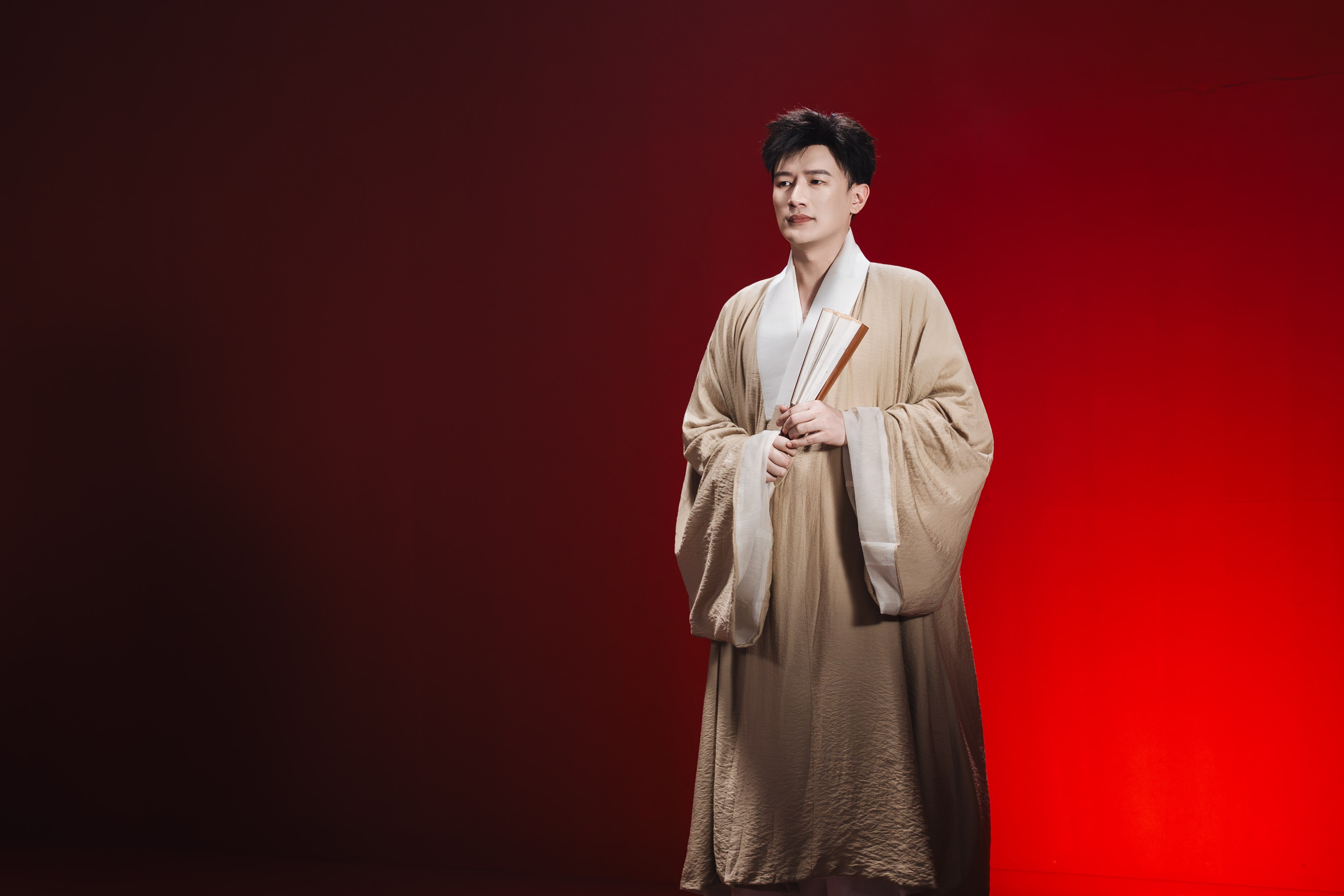 Dược sĩ Tiến gây bất ngờ khi hát OST 'Trùm Sò', mở ra màu sắc mới cho phim Việt