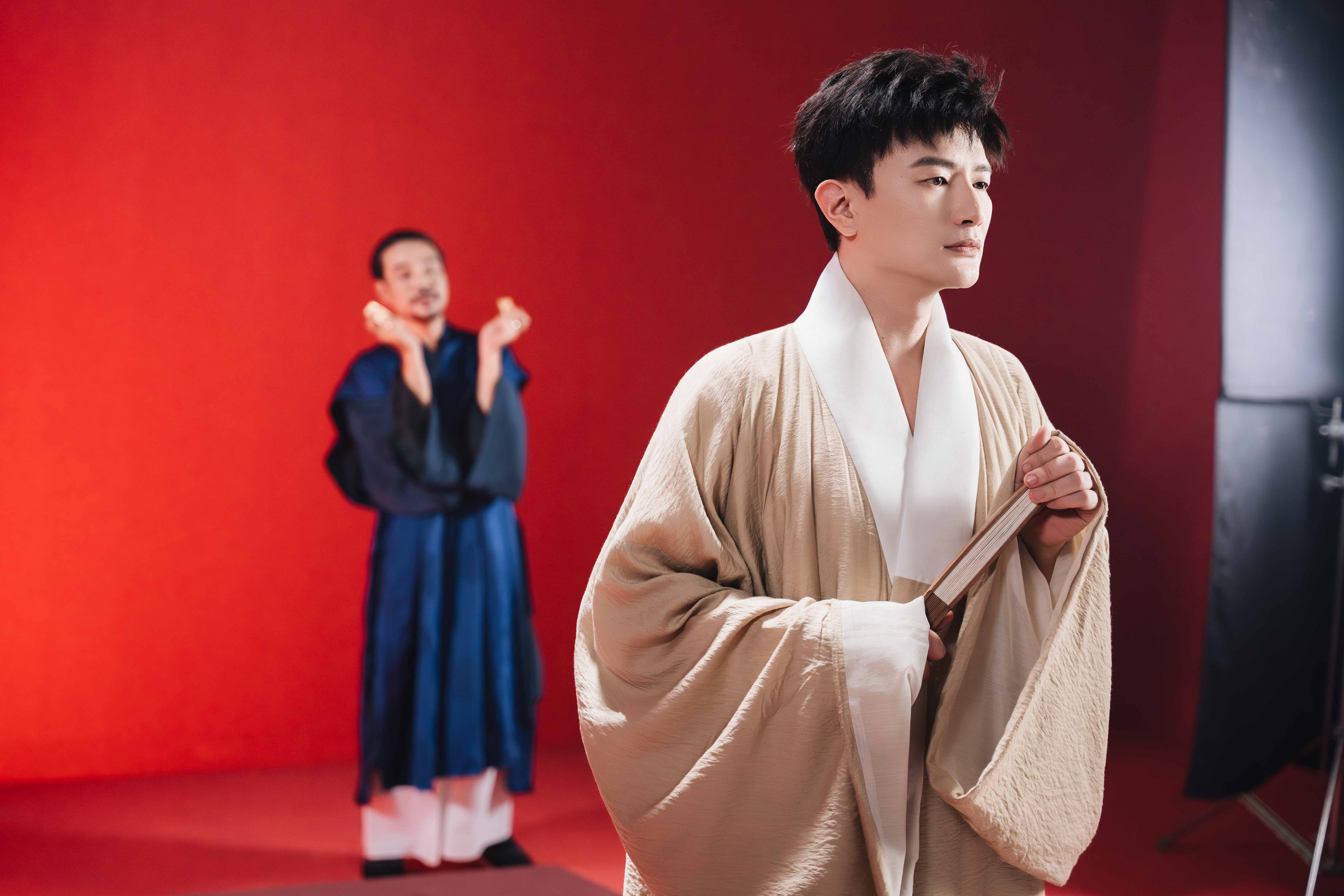 Dược sĩ Tiến gây bất ngờ khi hát OST 'Trùm Sò', mở ra màu sắc mới cho phim Việt