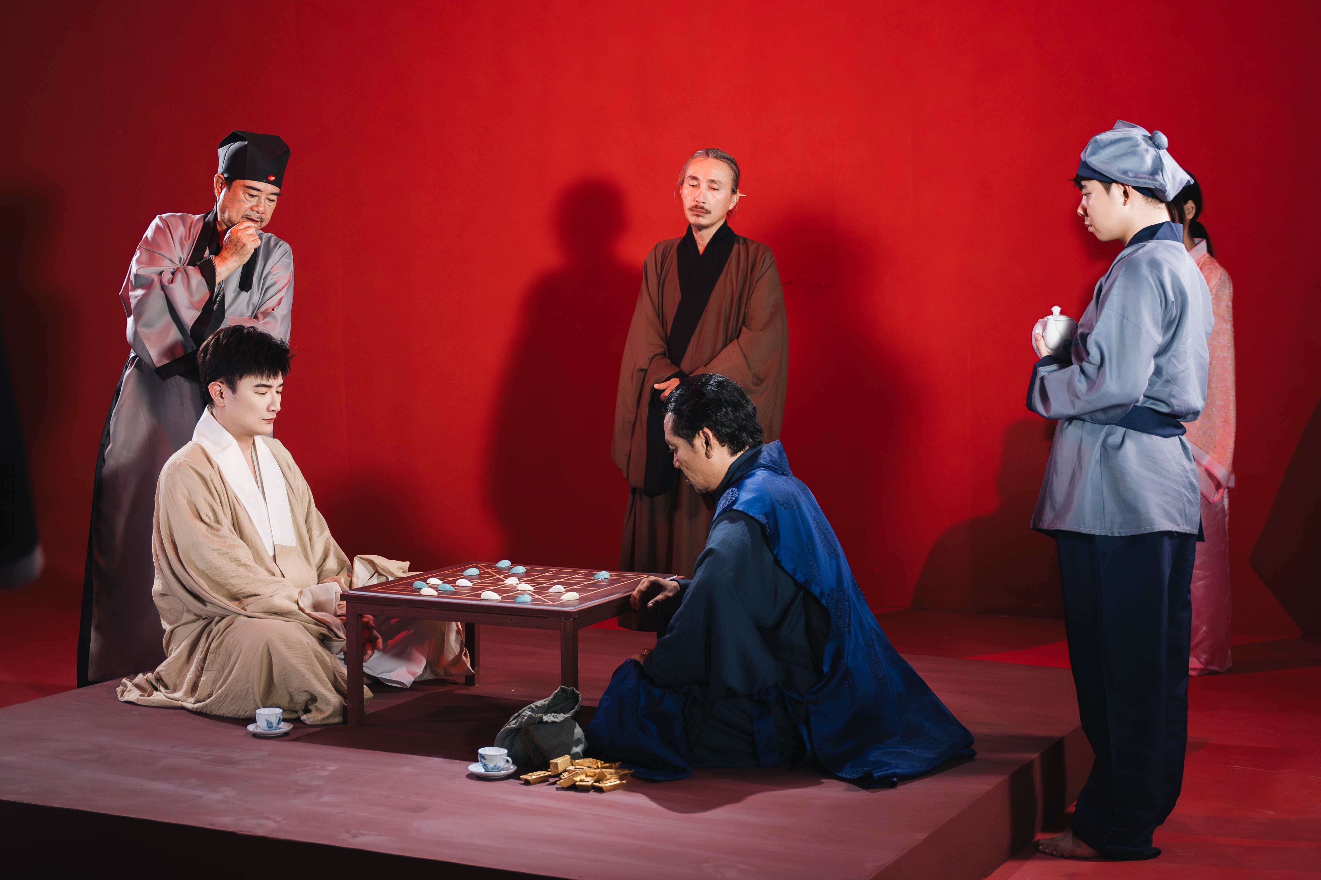 Dược sĩ Tiến gây bất ngờ khi hát OST 'Trùm Sò', mở ra màu sắc mới cho phim Việt