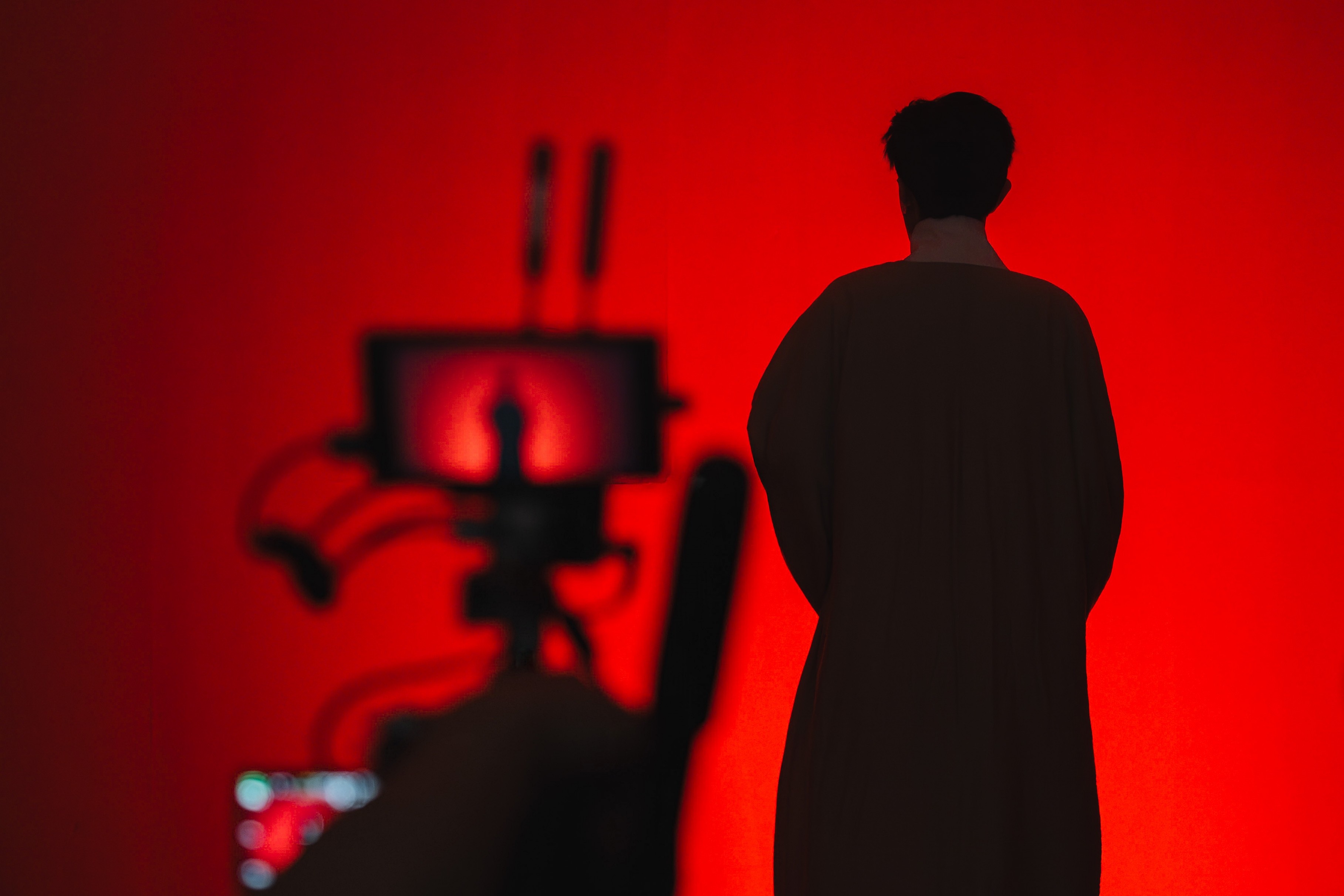 Dược sĩ Tiến gây bất ngờ khi hát OST 'Trùm Sò', mở ra màu sắc mới cho phim Việt