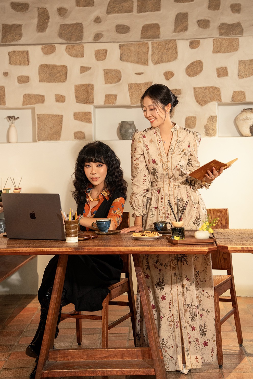 'Chị À' – Podcast dài 33 tập của MC Liêu Hà Trinh mở ra một không gian chữa lành cho phụ nữ hiện đại