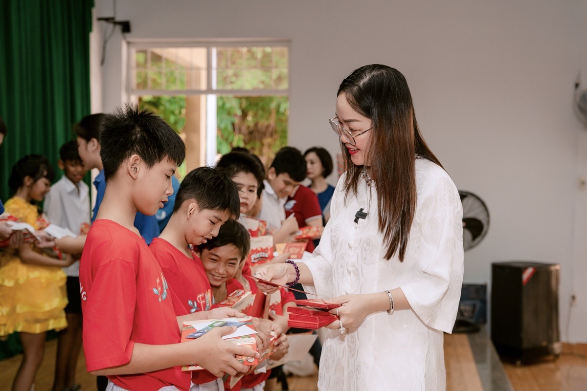 Hoa hậu Hoàng Thanh Nga ghi dấu ấn với chuỗi hoạt động cộng đồng ý nghĩa, nhân văn