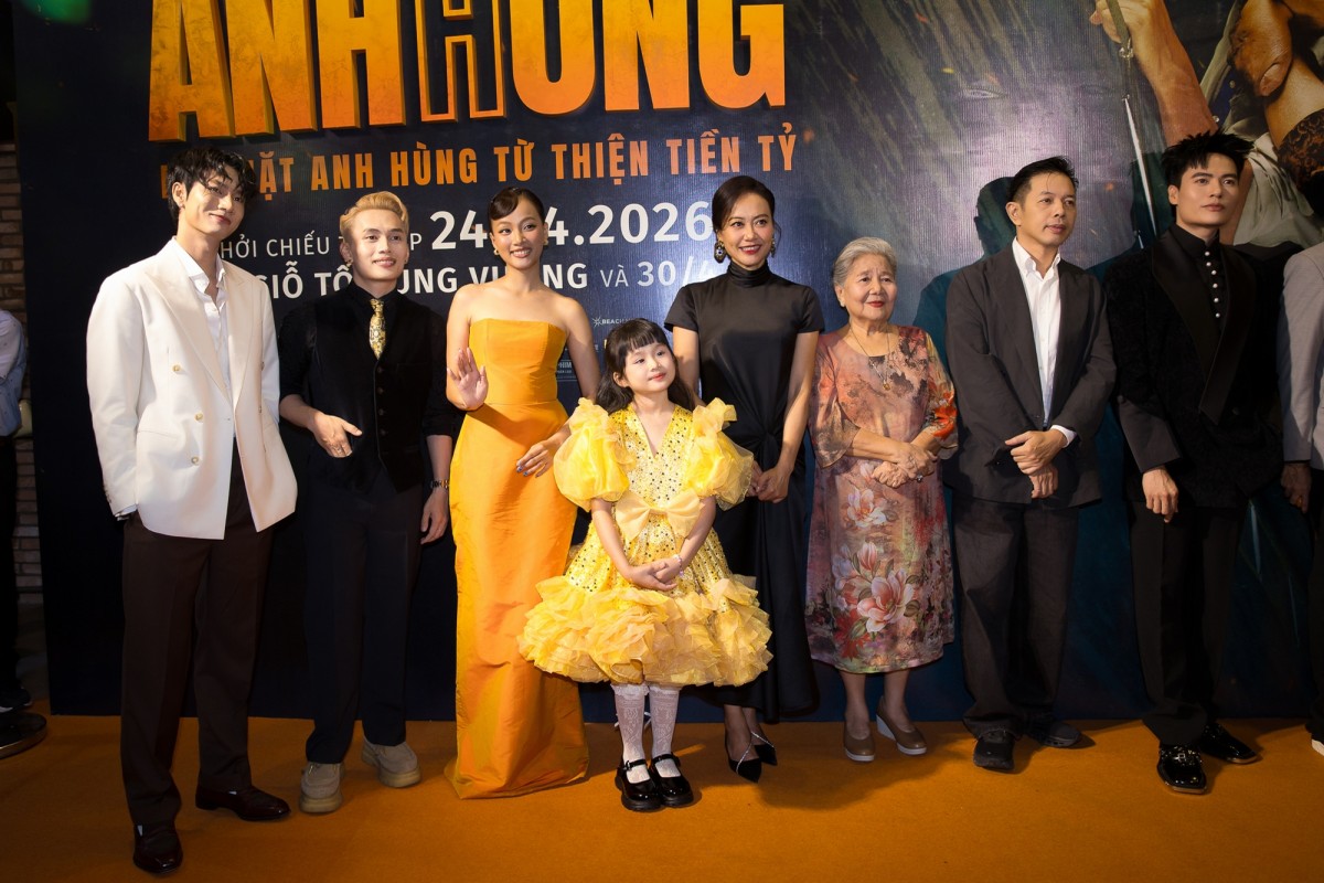 Bùng nổ visual tại thảm đỏ 'Anh Hùng': Minh Trang hội ngộ Steve Nguyễn, Chi Pu và Phương Anh Đào chiếm trọn spotlight