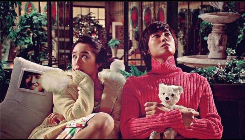 'Perfect Crown' của IU và Byun Woo Seok bị so sánh với 'Goong'