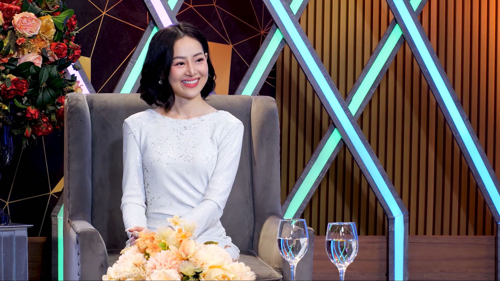 MC - Diễn viên Phương Uyên: Tôi không so sánh mình với ai, chỉ nhìn lại chính mình của ngày hôm qua