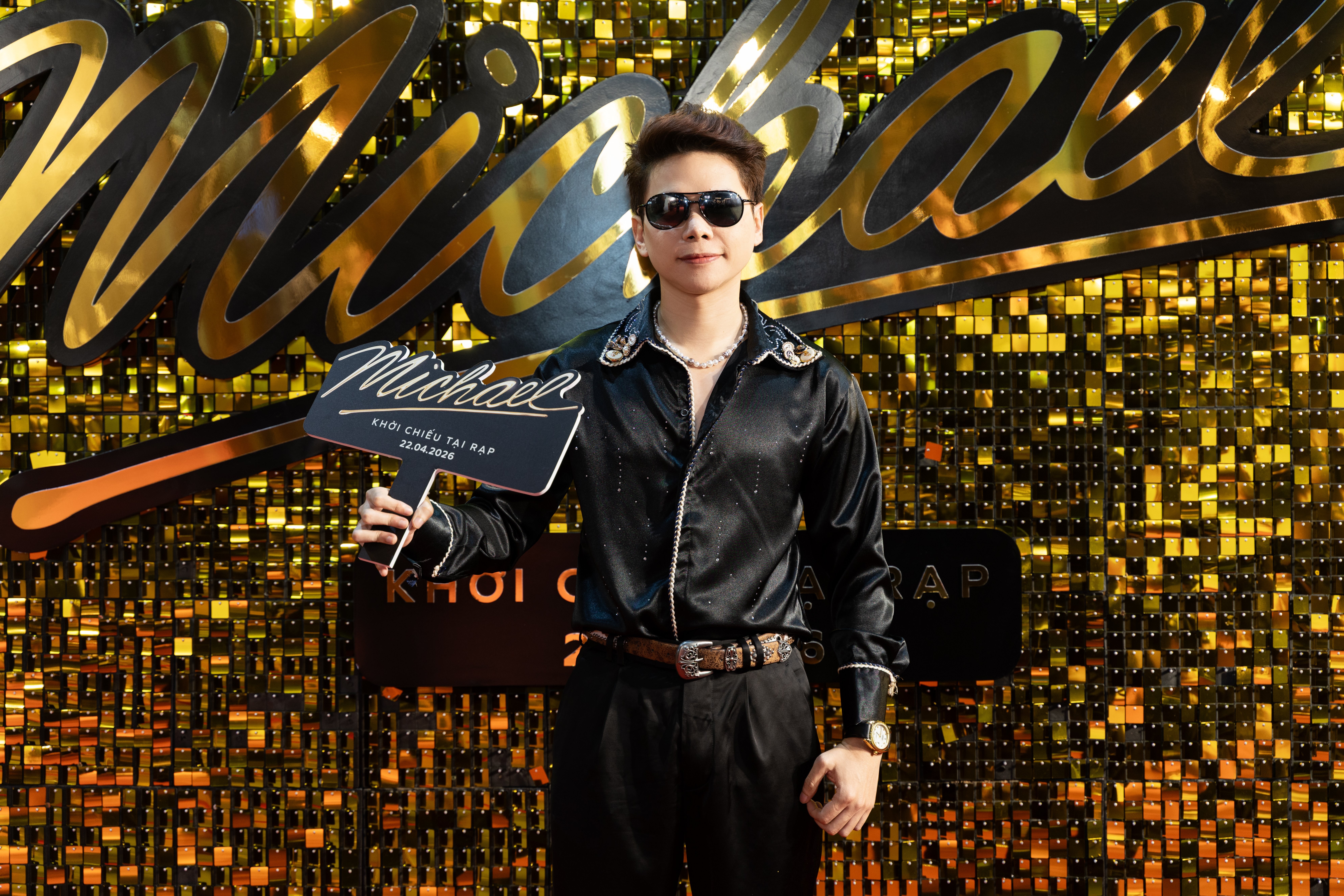 Việt Max, Trọng Hiếu, danh ca Ngọc Sơn cùng hàng loạt sao Việt tái hiện vũ đạo huyền thoại của 'Ông vua nhạc Pop' tại buổi ra mắt 'Michael'