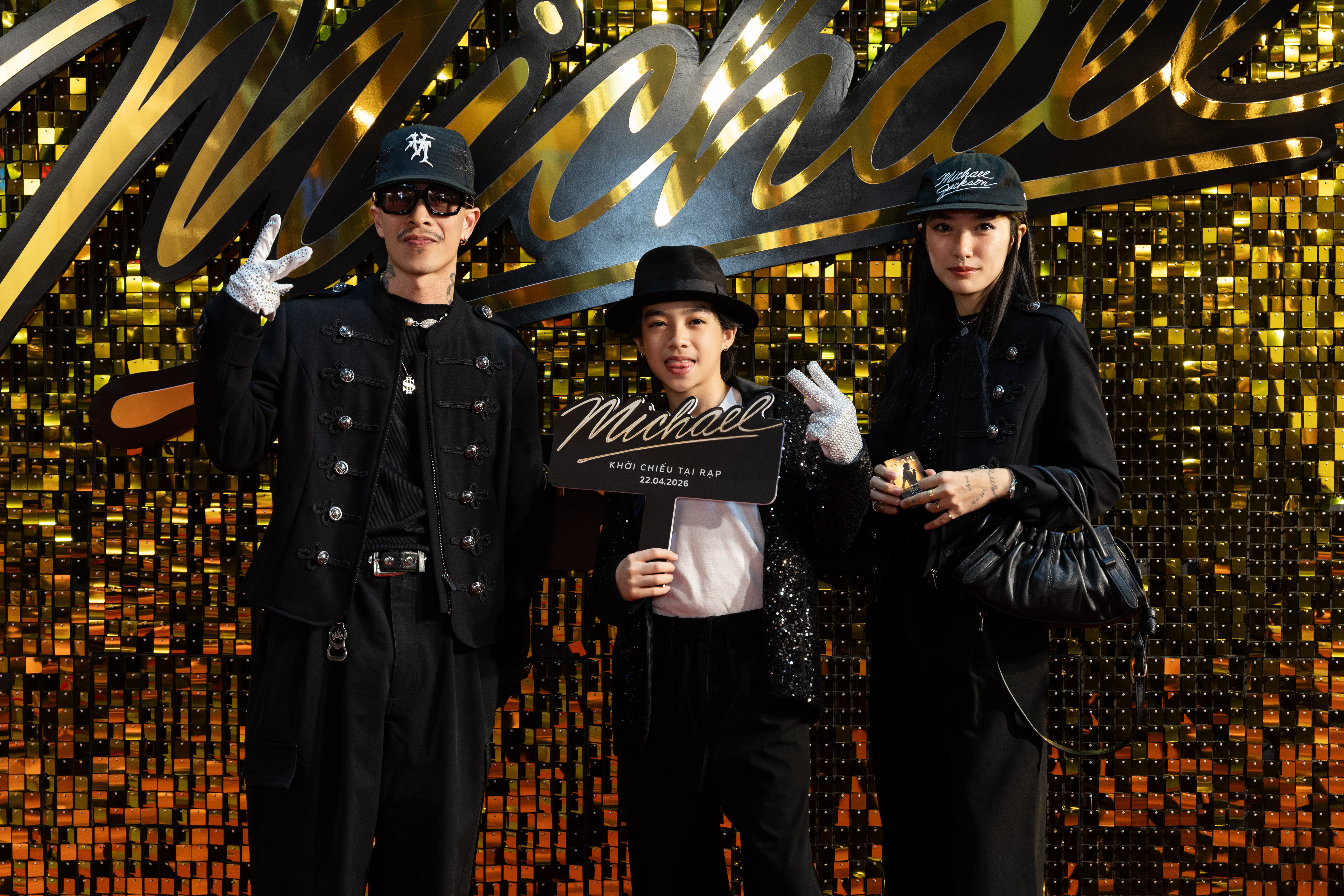 Việt Max, Trọng Hiếu, danh ca Ngọc Sơn cùng hàng loạt sao Việt tái hiện vũ đạo huyền thoại của 'Ông vua nhạc Pop' tại buổi ra mắt 'Michael'