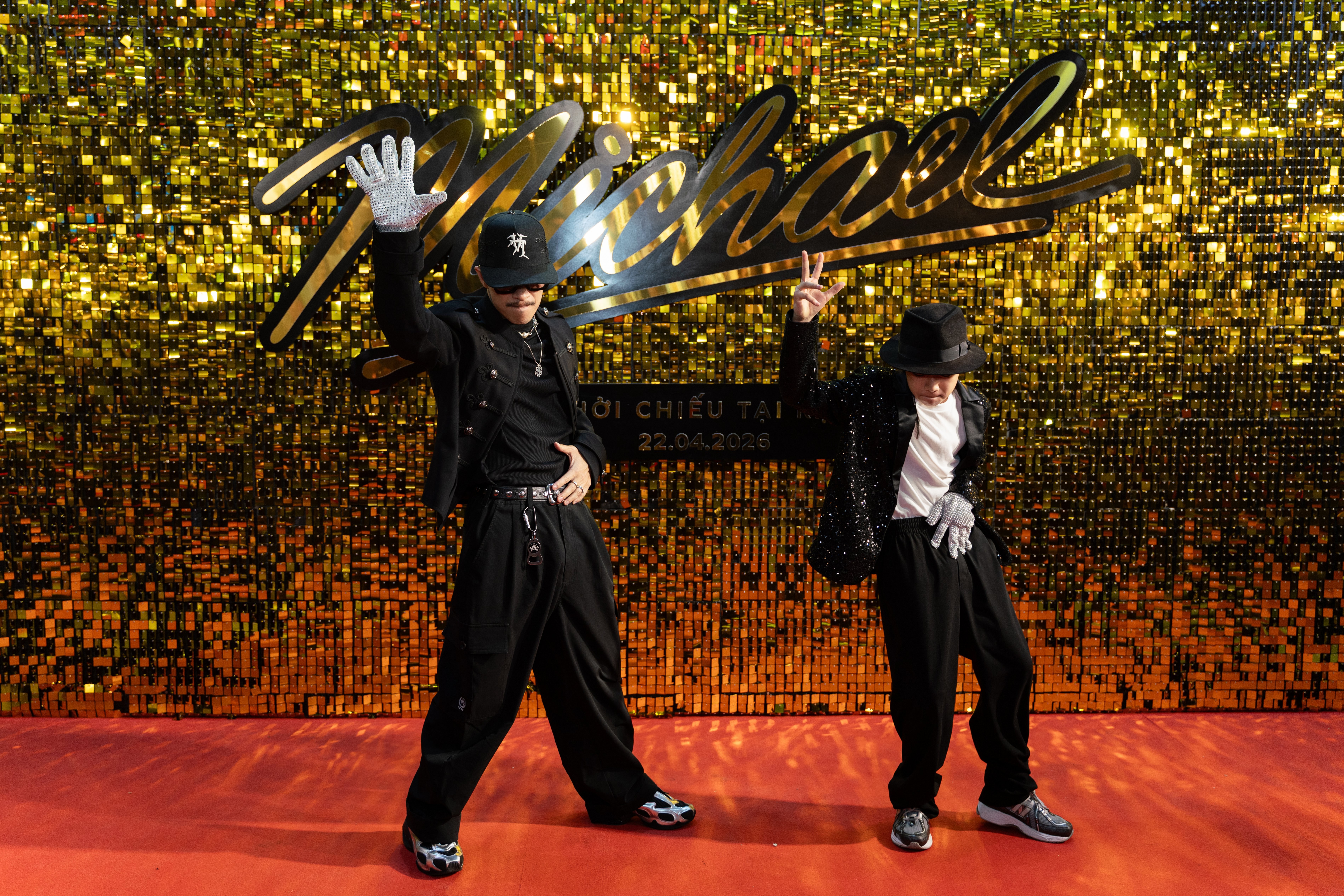 Việt Max, Trọng Hiếu, danh ca Ngọc Sơn cùng hàng loạt sao Việt tái hiện vũ đạo huyền thoại của 'Ông vua nhạc Pop' tại buổi ra mắt 'Michael'