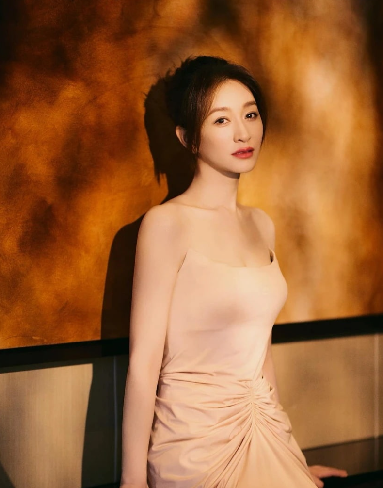 Lý Tiểu Nhiễm bật khóc sau màn trình diễn tại ‘Đạp gió 2026’