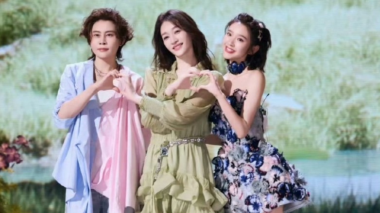 Lý Tiểu Nhiễm bật khóc sau màn trình diễn tại ‘Đạp gió 2026’