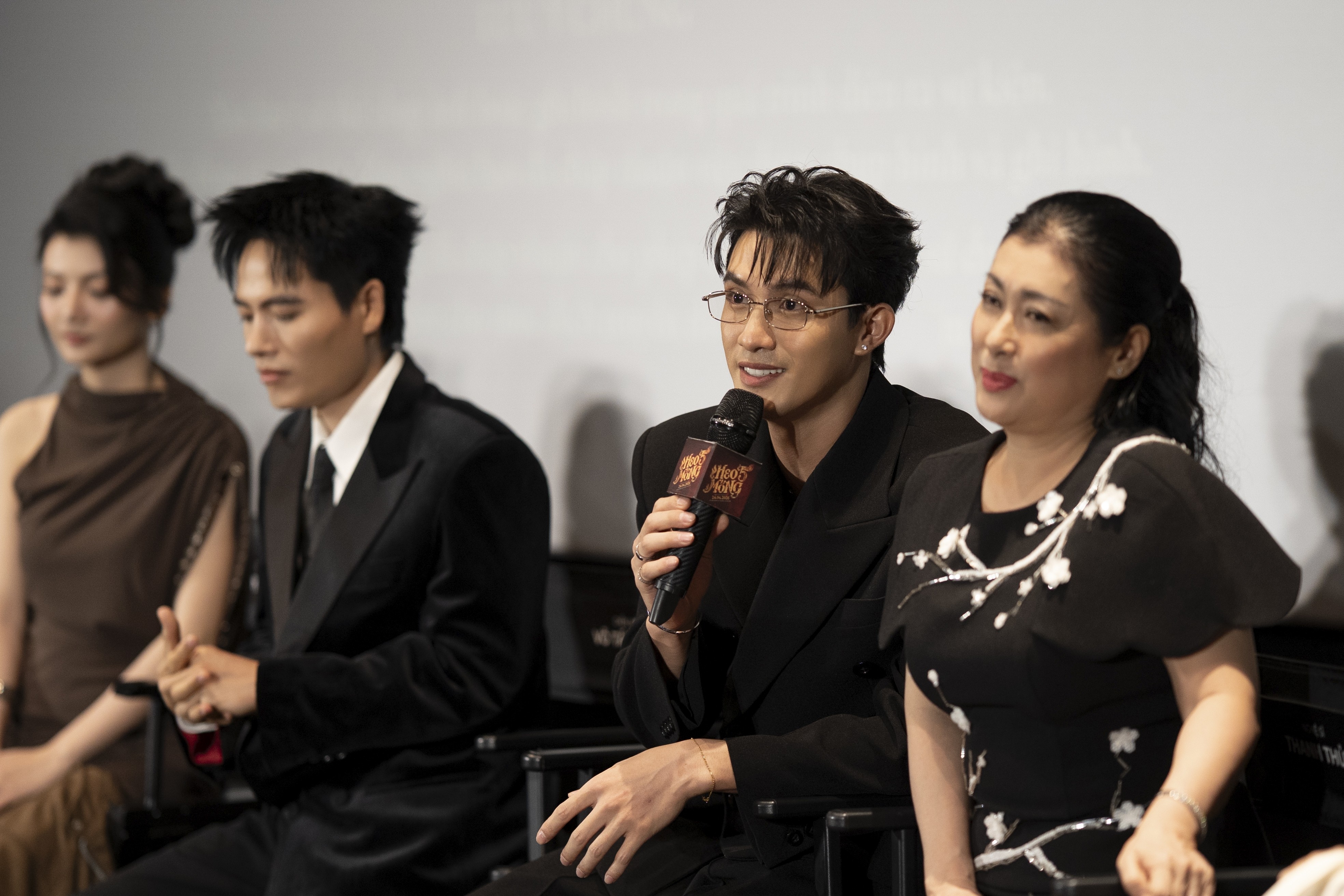 Thảm đỏ 'Heo năm móng': Dàn sao đổ bộ, Võ Tấn Phát và Trần Ngọc Vàng 'đọ' phong thái