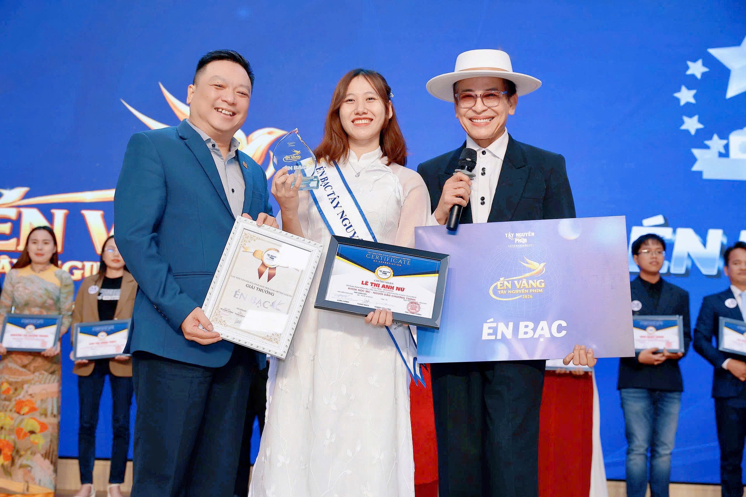 MC Thu Thảo giành giải Én vàng tại cuộc thi 'Én vàng Tây Nguyên phim'