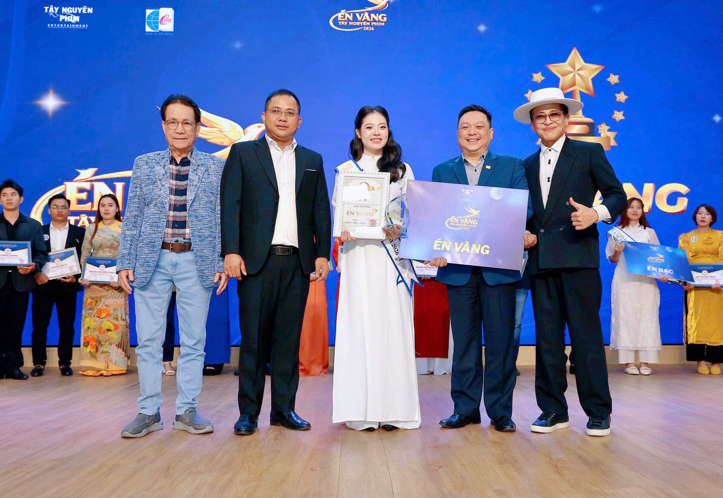 MC Thu Thảo giành giải Én vàng tại cuộc thi 'Én vàng Tây Nguyên phim'