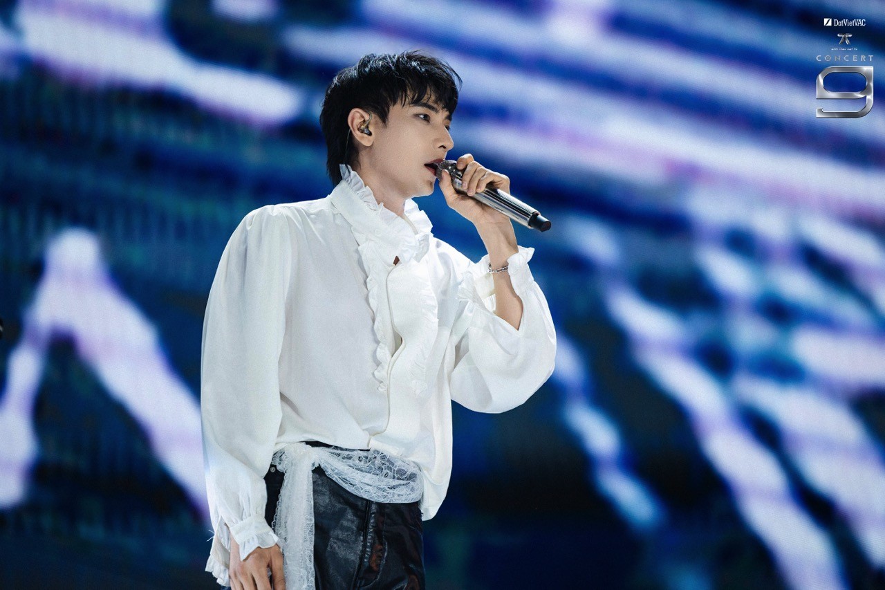 Isaac 'xuất thần' khiến Trấn Thành phải khen ngay trên sân khấu concert, đến ViruSs còn bất ngờ