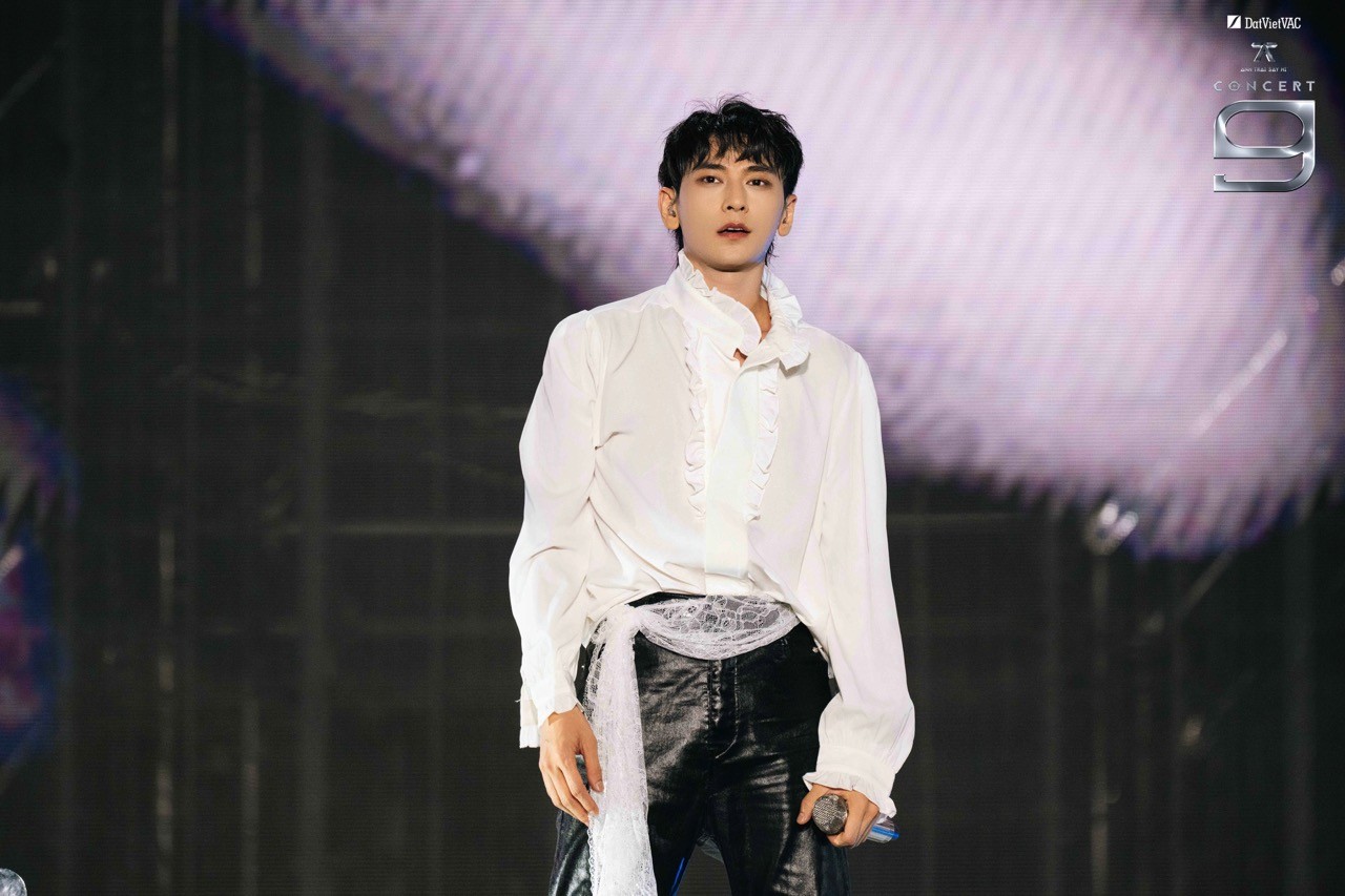 Isaac 'xuất thần' khiến Trấn Thành phải khen ngay trên sân khấu concert, đến ViruSs còn bất ngờ