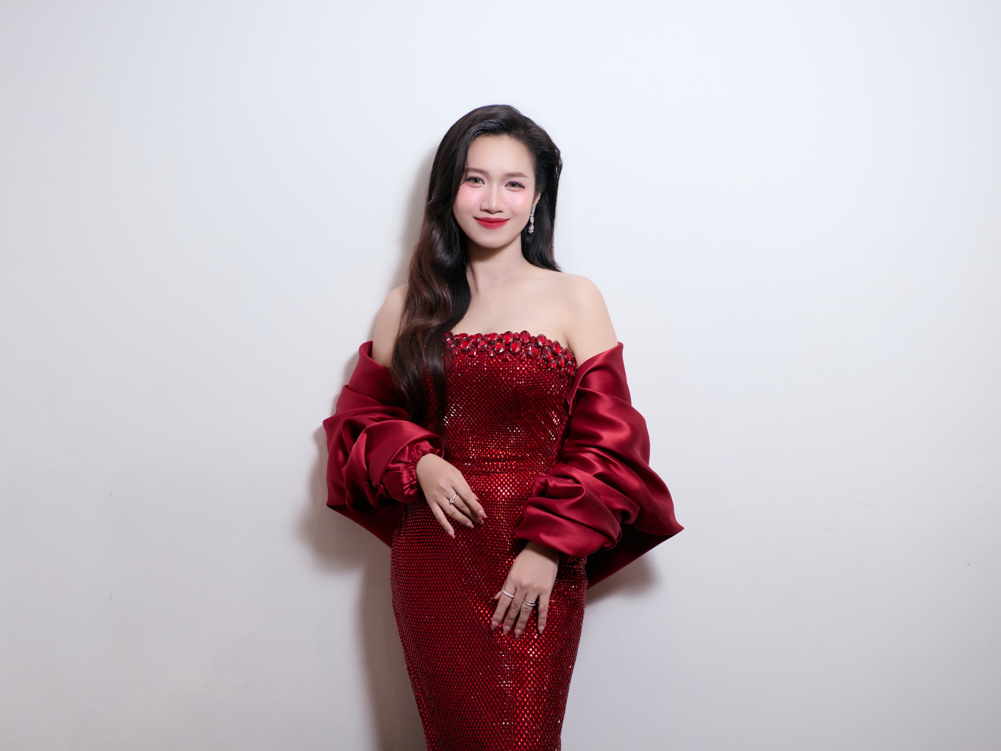 Nhà sản xuất Mai Bảo Ngọc trở lại với visual rực sáng sau khi vừa sinh con