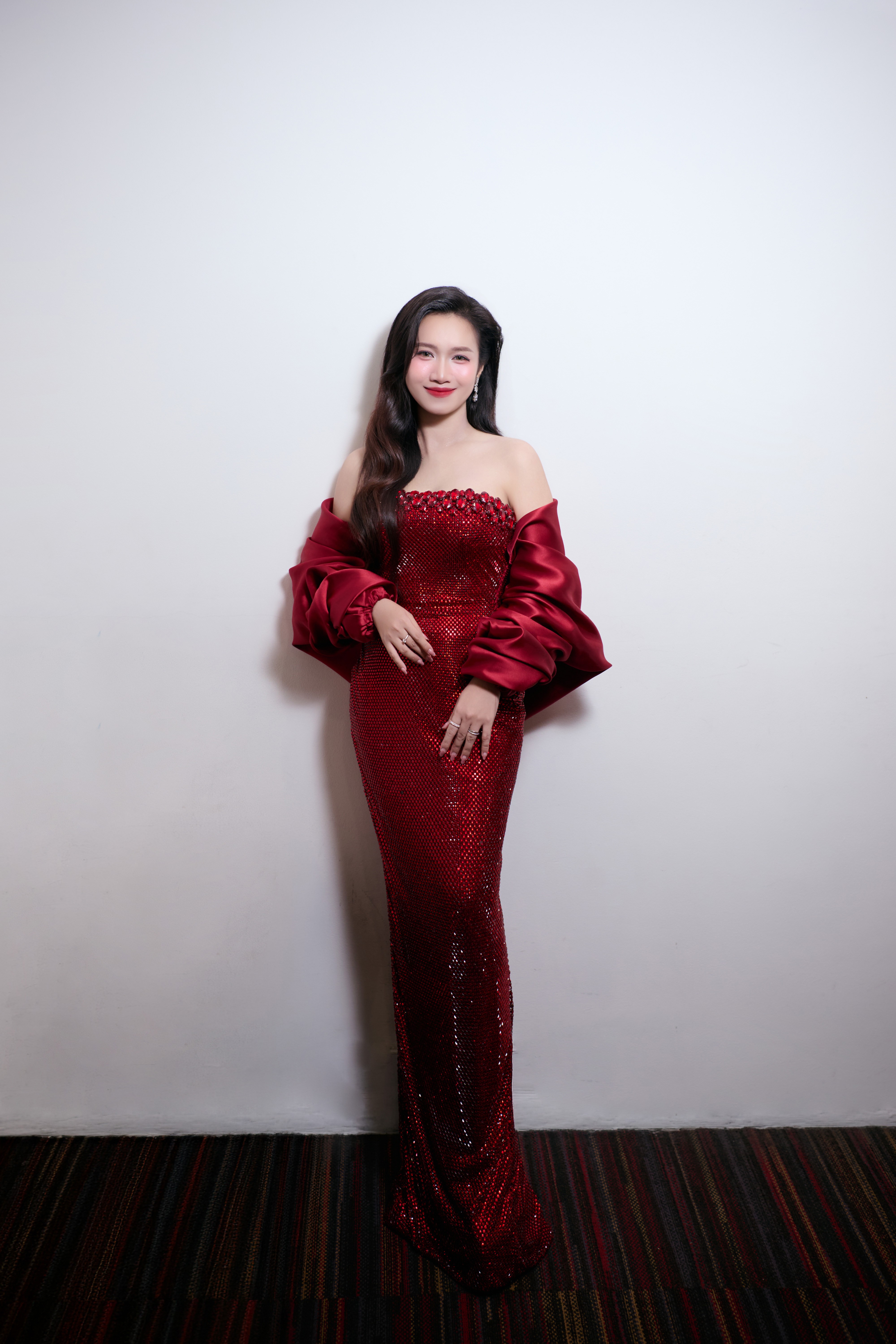 Nhà sản xuất Mai Bảo Ngọc trở lại với visual rực sáng sau khi vừa sinh con