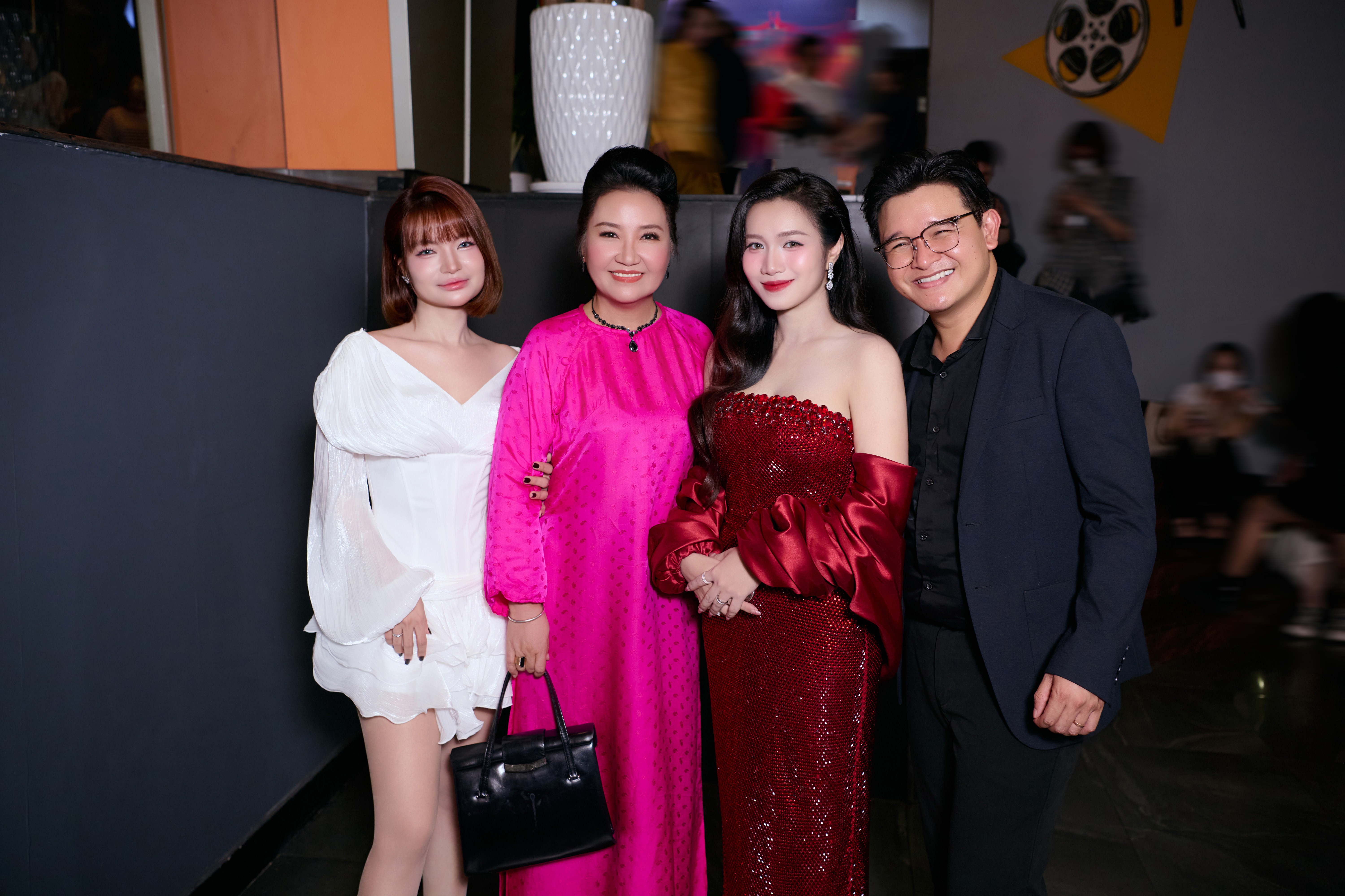 Nhà sản xuất Mai Bảo Ngọc trở lại với visual rực sáng sau khi vừa sinh con