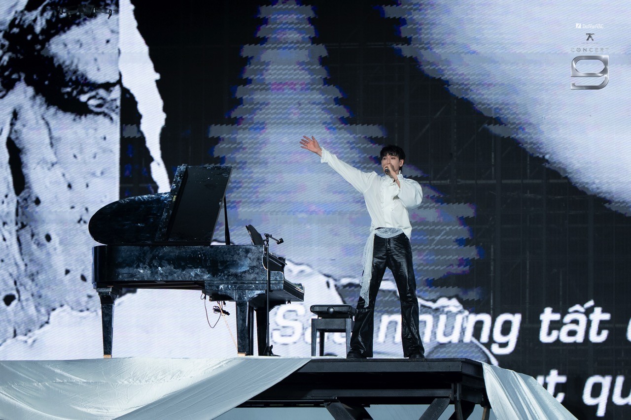 Isaac 'xuất thần' khiến Trấn Thành phải khen ngay trên sân khấu concert, đến ViruSs còn bất ngờ