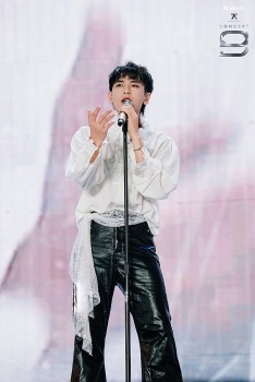 Isaac 'xuất thần' khiến Trấn Thành phải khen ngay trên sân khấu concert, đến ViruSs còn bất ngờ