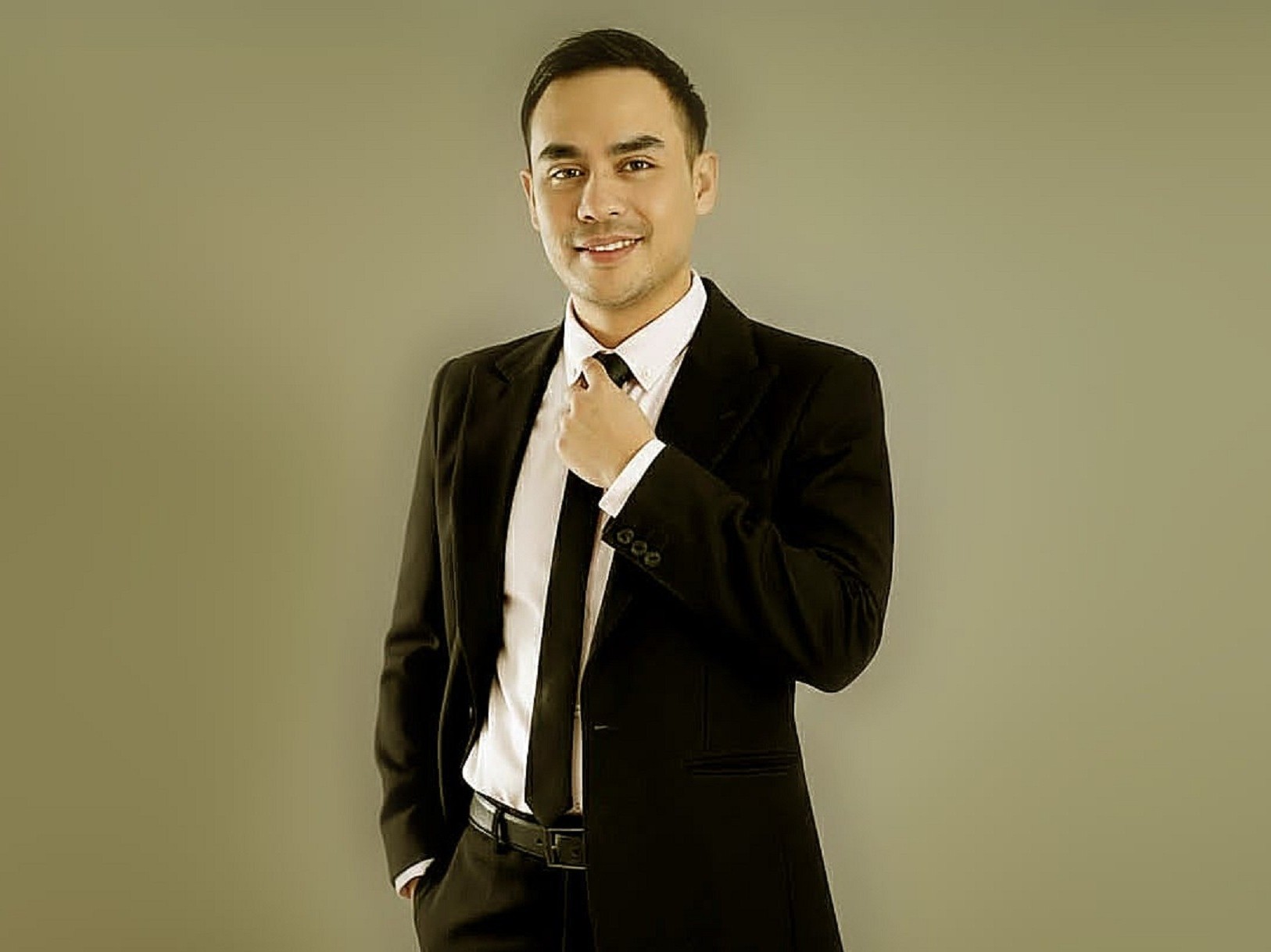 Ca nhạc sĩ Phan Bá Huy tái xuất, tiếp tục khuynh đảo tâm hồn người yêu nhạc bằng những 'giọt nhớ không màu'