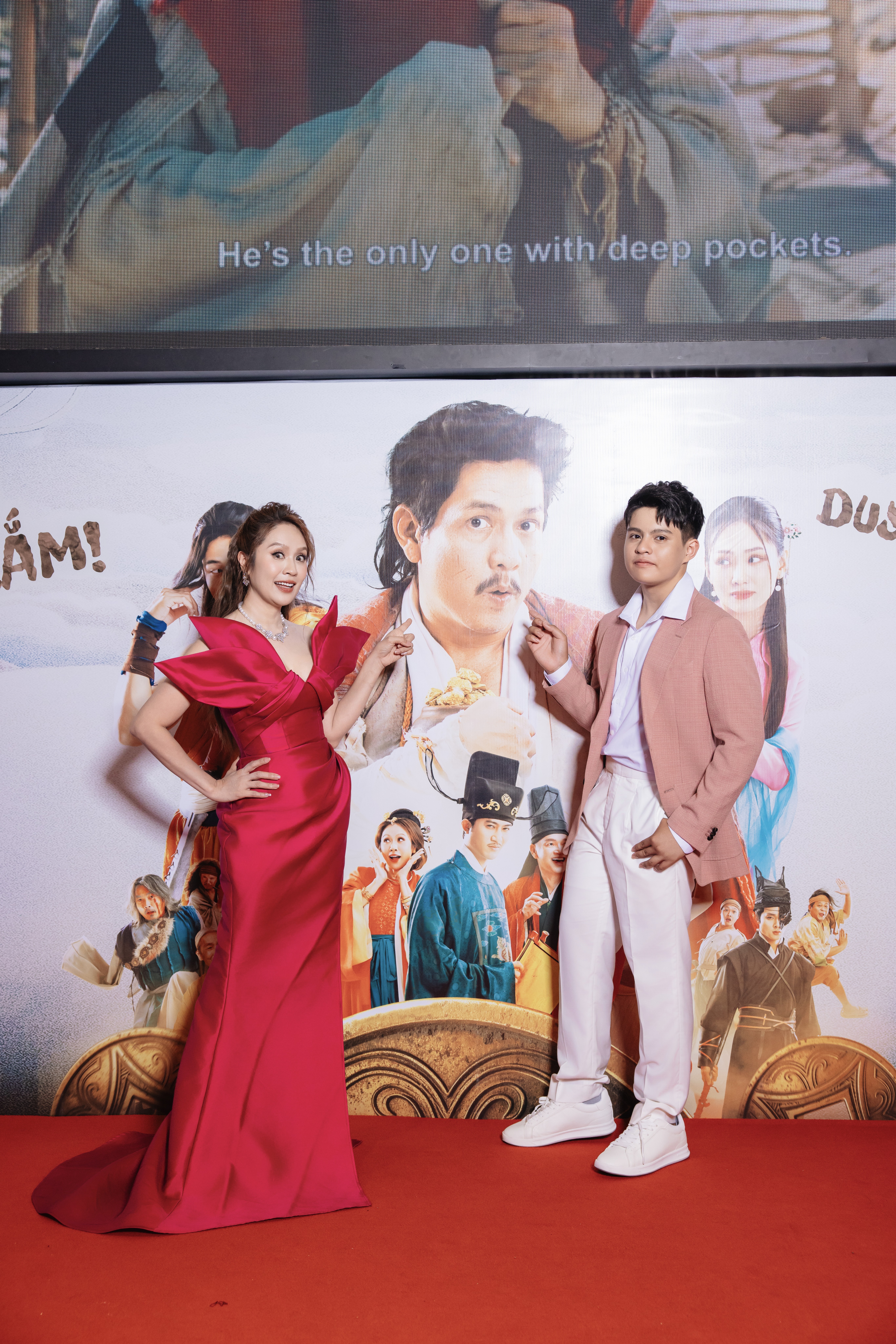 Đức Thịnh ‘bóc phốt’ bà xã Thanh Thuý ngay tại thảm đỏ ra mắt  'Trùm Sò'