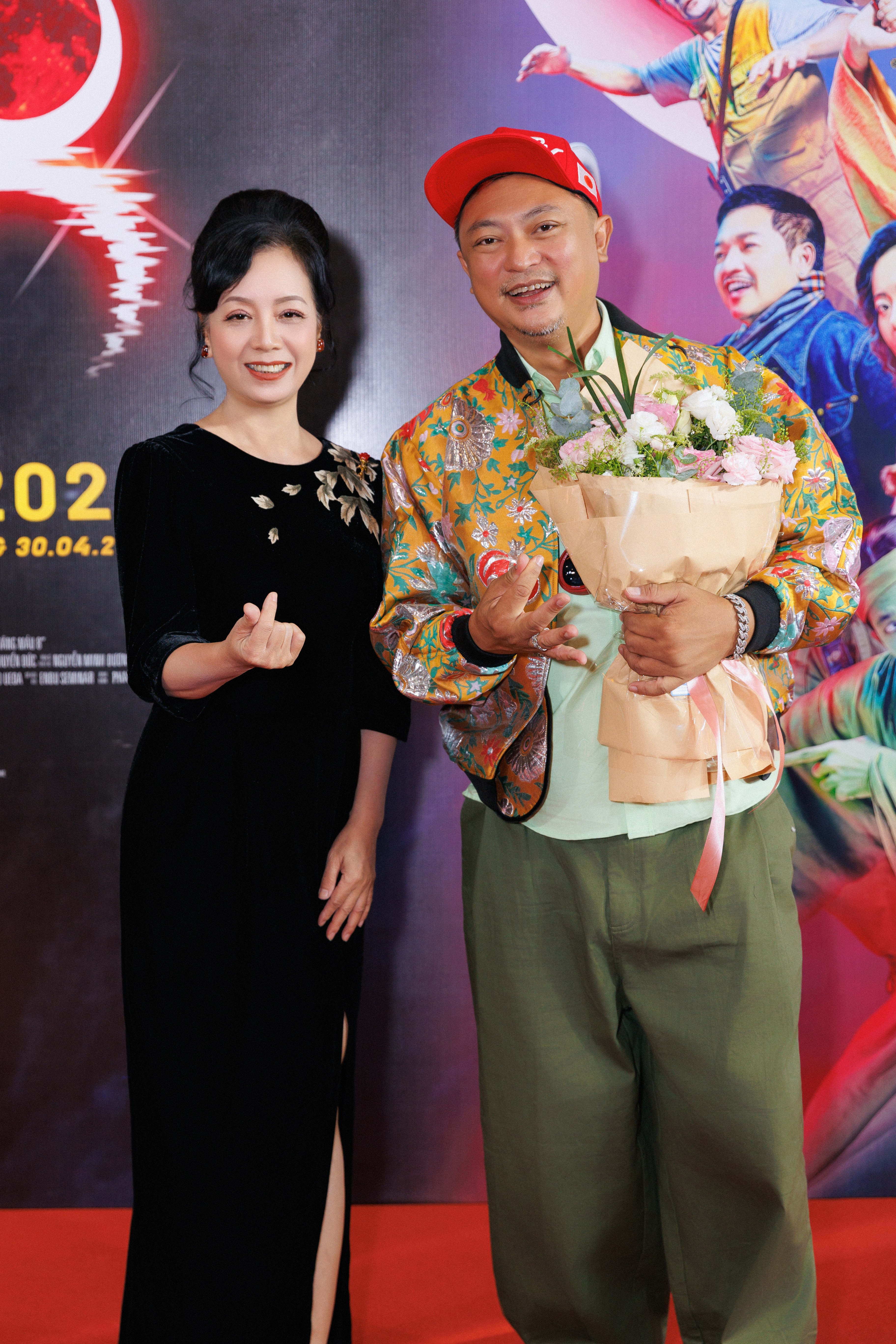 Dàn cast 'Đại tiệc trăng máu 8' lên đồ lộng lẫy, ra mắt khán giả Hà Nội