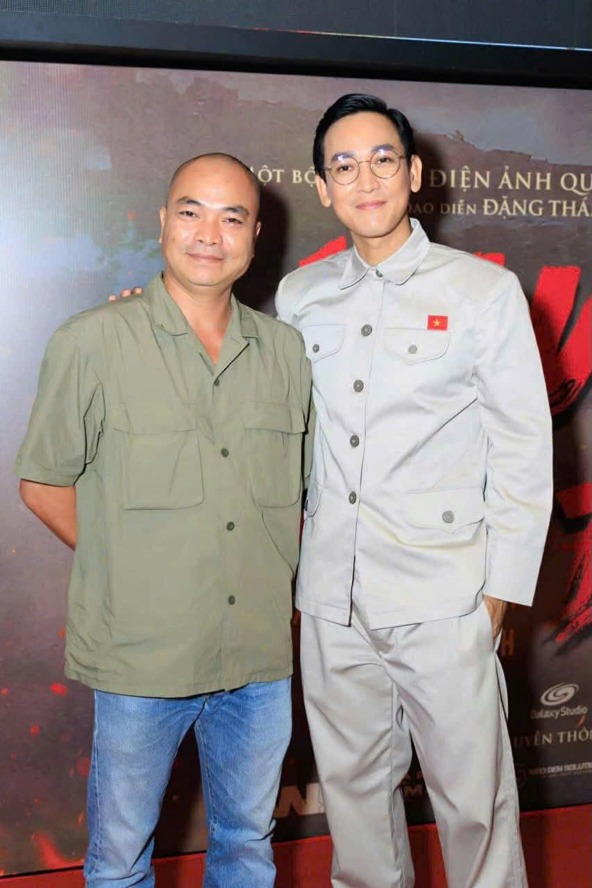 Sự khắt khe và trái tim ấm áp của đạo diễn Trần Ka My trên trường quay phim tình báo 'Tận hiến' tại Lào