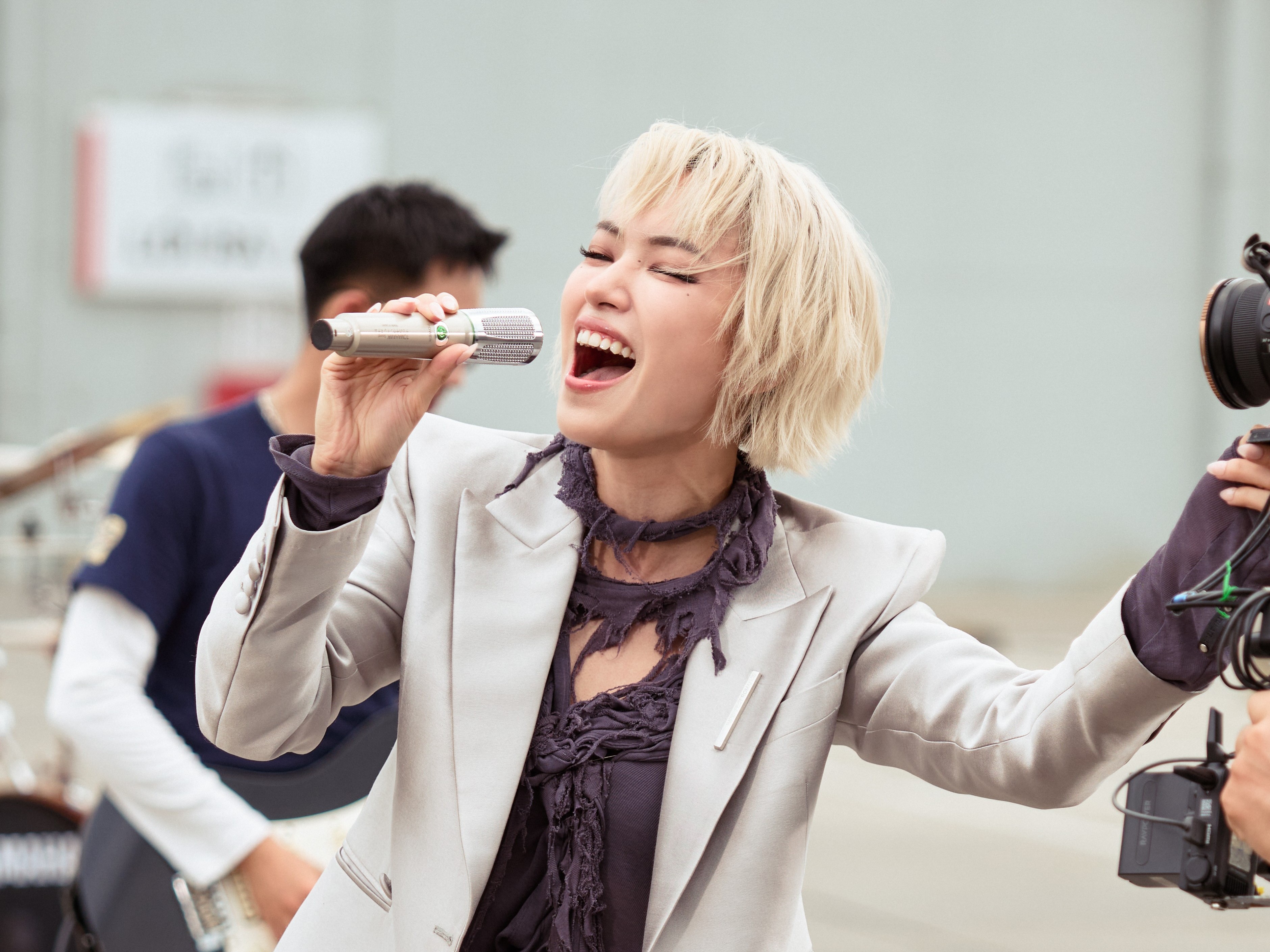 Châu Bùi ra mắt theme song 'Chạm sáng', khép lại hành trình truyền cảm hứng của series 'Đụng độ'