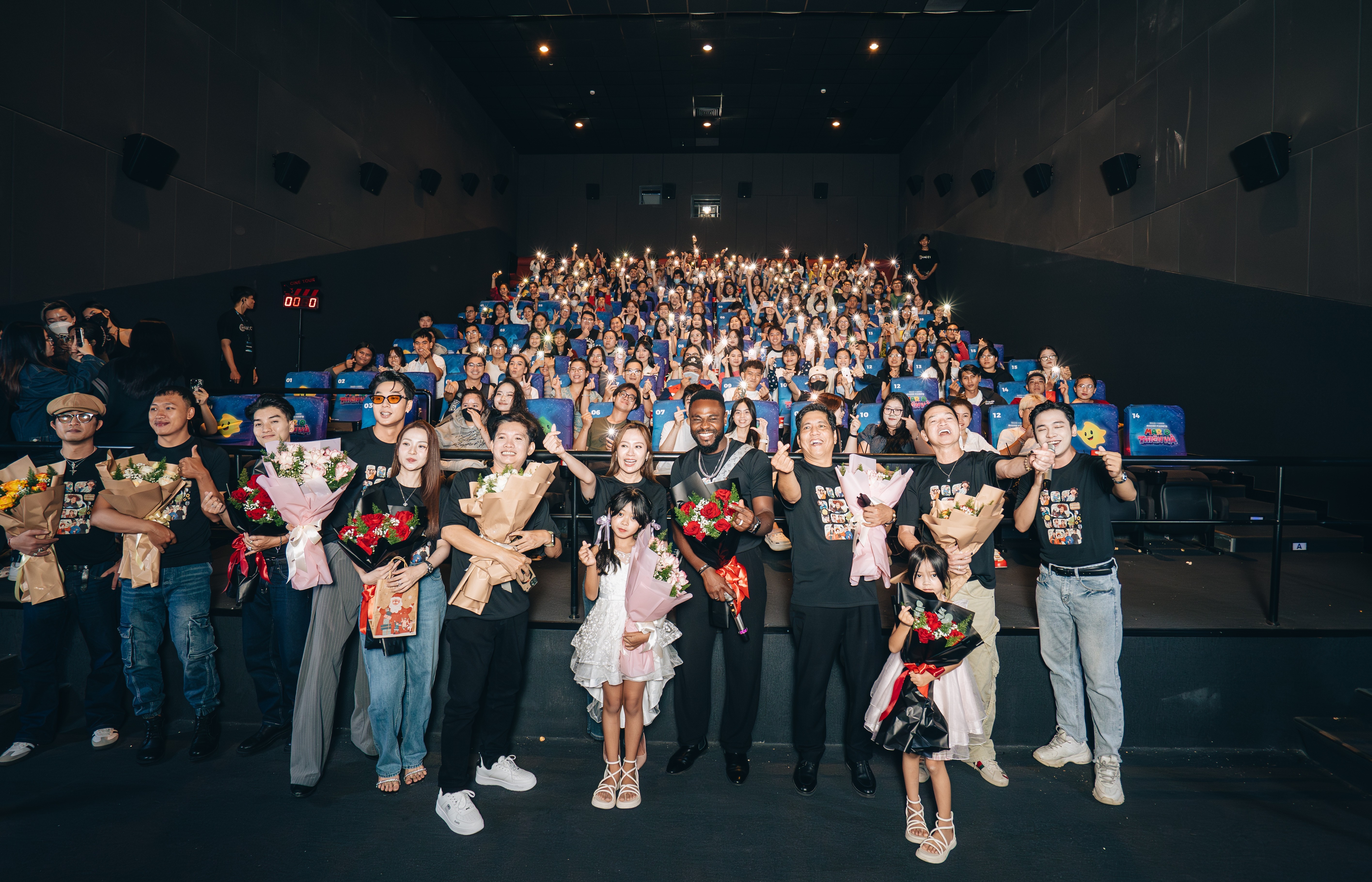 Cinetour 'Trùm Sò' bùng nổ: Khán giả kín rạp, cảm xúc thăng hoa