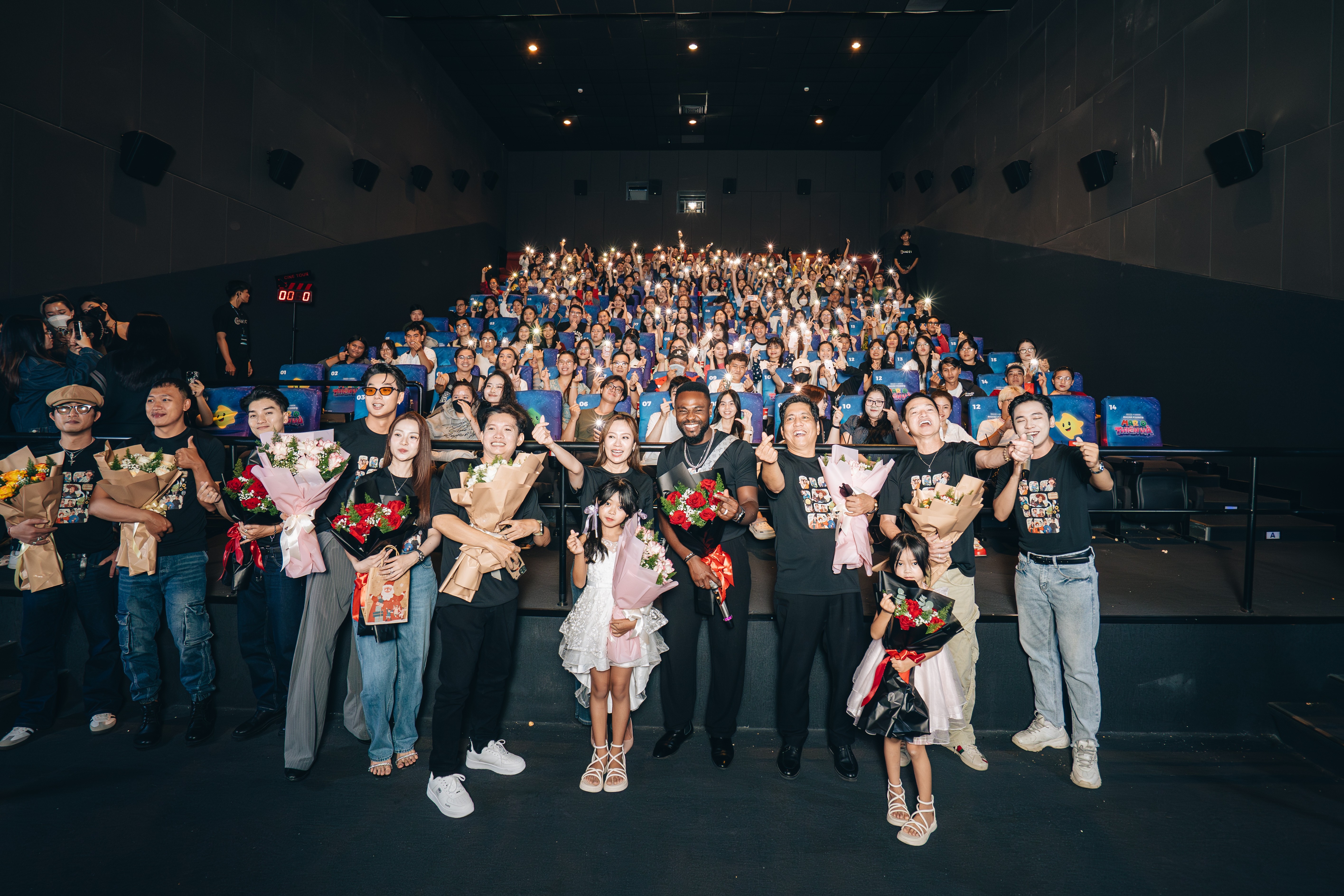 Cinetour 'Trùm Sò' bùng nổ: Khán giả kín rạp, cảm xúc thăng hoa