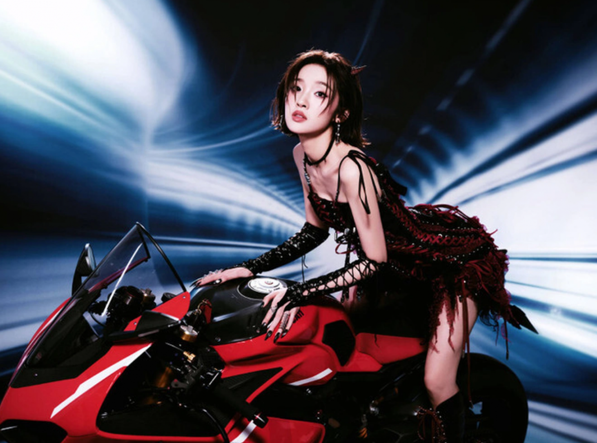 Đường Nghệ Hân với màn rap ‘thảm họa’ tại ‘Đạp Gió 2026’