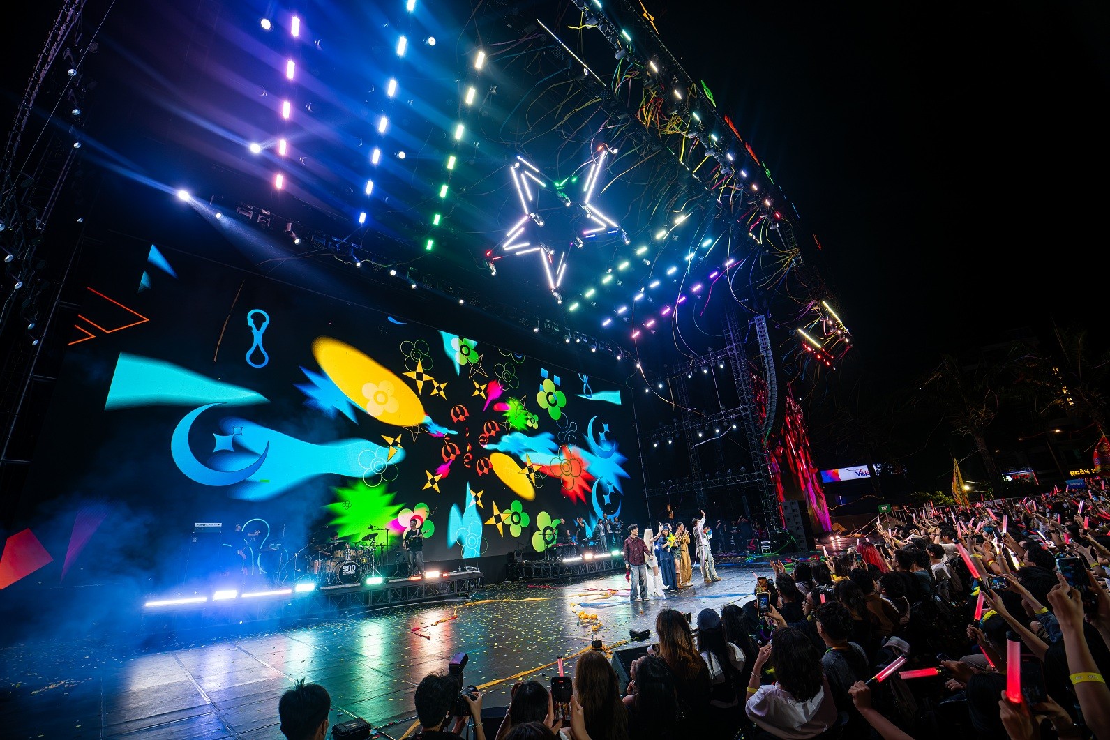 Hơn 3.500 khán giả thăng hoa cảm xúc cùng Hoàng Dũng - Phùng Khánh Linh - Vũ Thanh Vân - Mỹ Anh - Nguyễn Hùng tại 'Sao Concert'