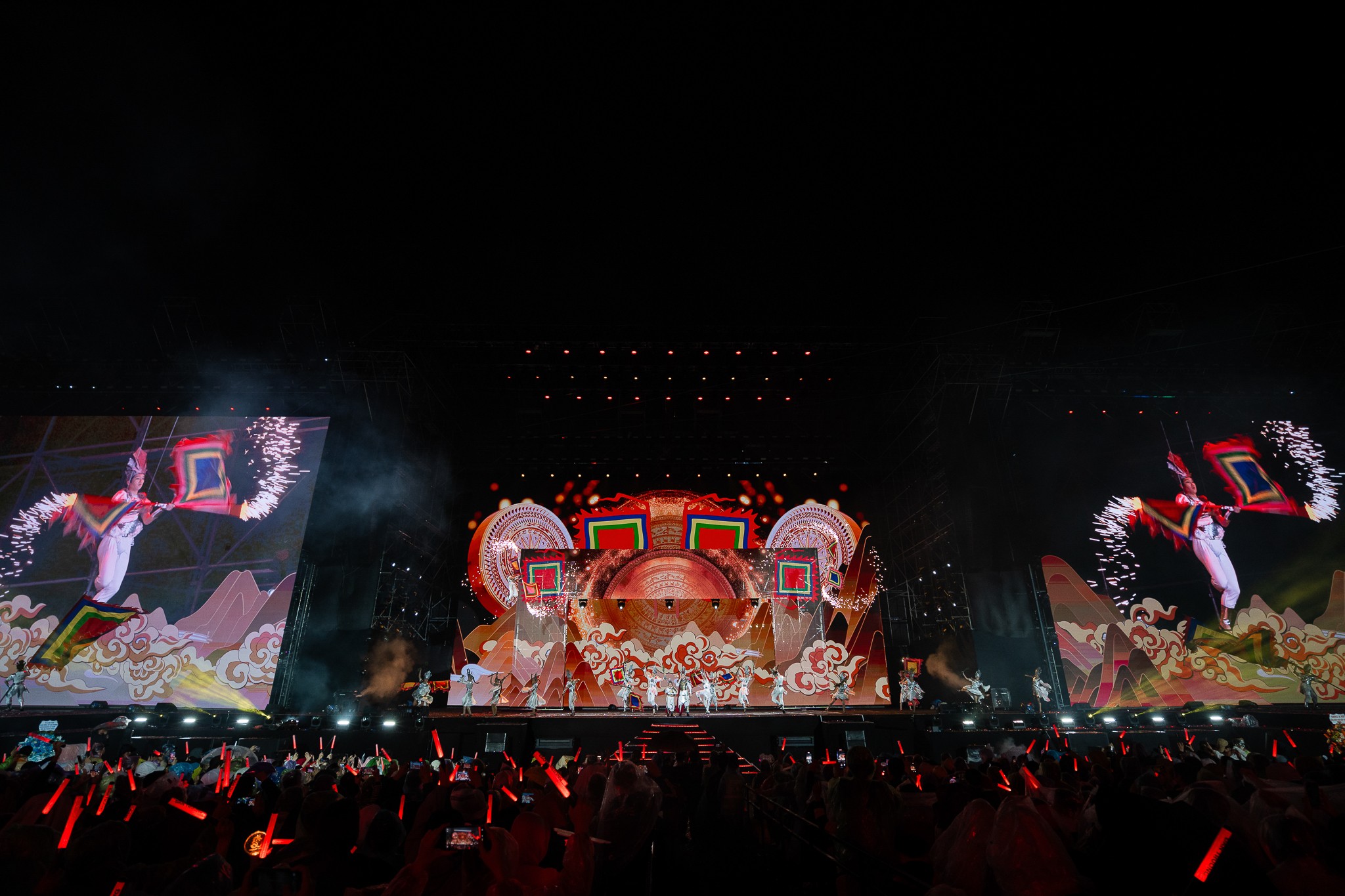 Lan tỏa tình yêu quê hương qua âm nhạc, Đan Trường và con trai khơi dậy 'Dòng máu Lạc Hồng'