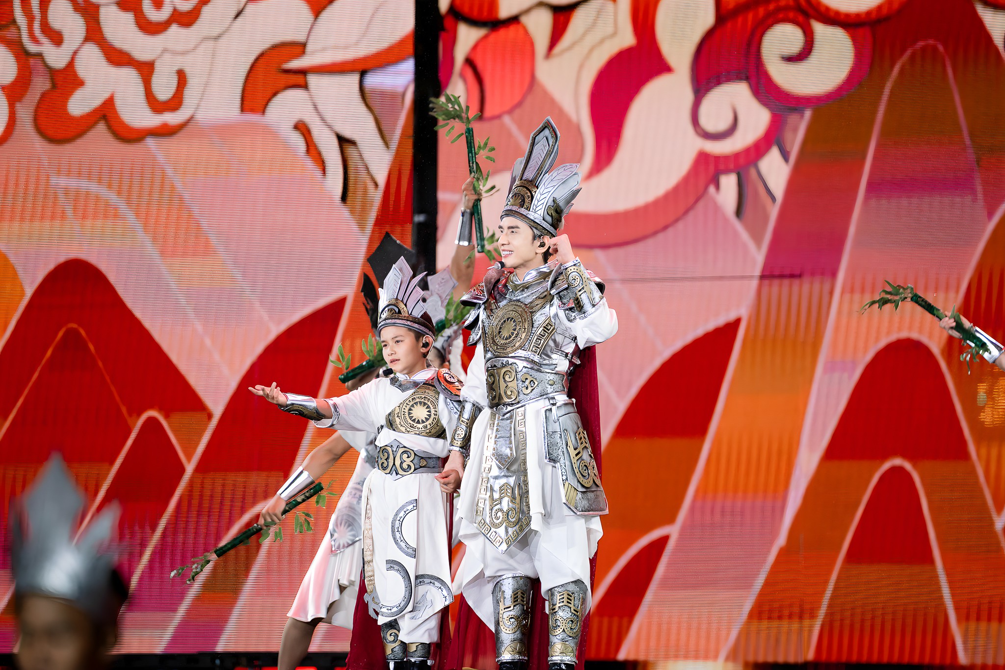 Lan tỏa tình yêu quê hương qua âm nhạc, Đan Trường và con trai khơi dậy 'Dòng máu Lạc Hồng'