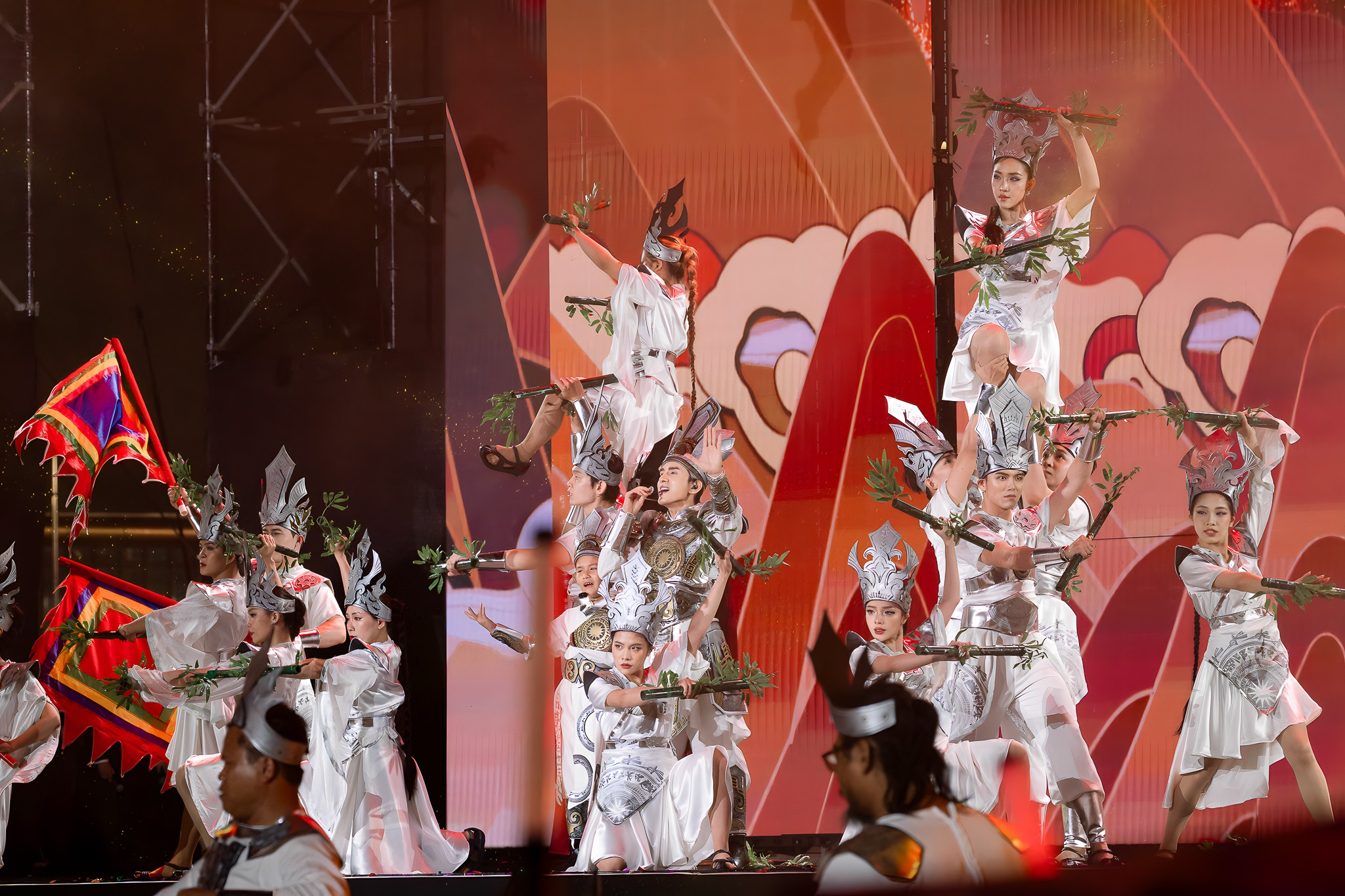 Lan tỏa tình yêu quê hương qua âm nhạc, Đan Trường và con trai khơi dậy 'Dòng máu Lạc Hồng'