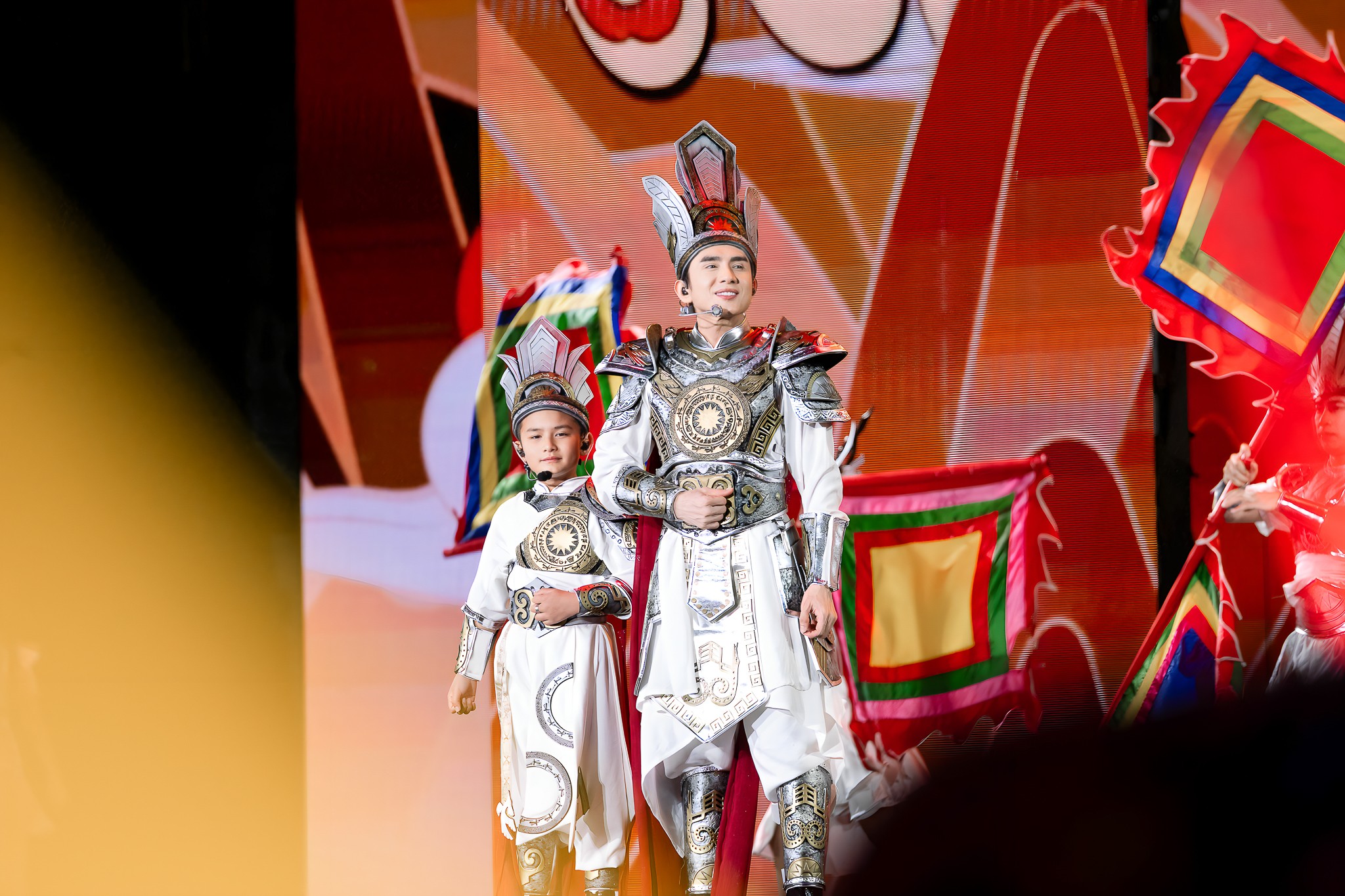 Lan tỏa tình yêu quê hương qua âm nhạc, Đan Trường và con trai khơi dậy 'Dòng máu Lạc Hồng'