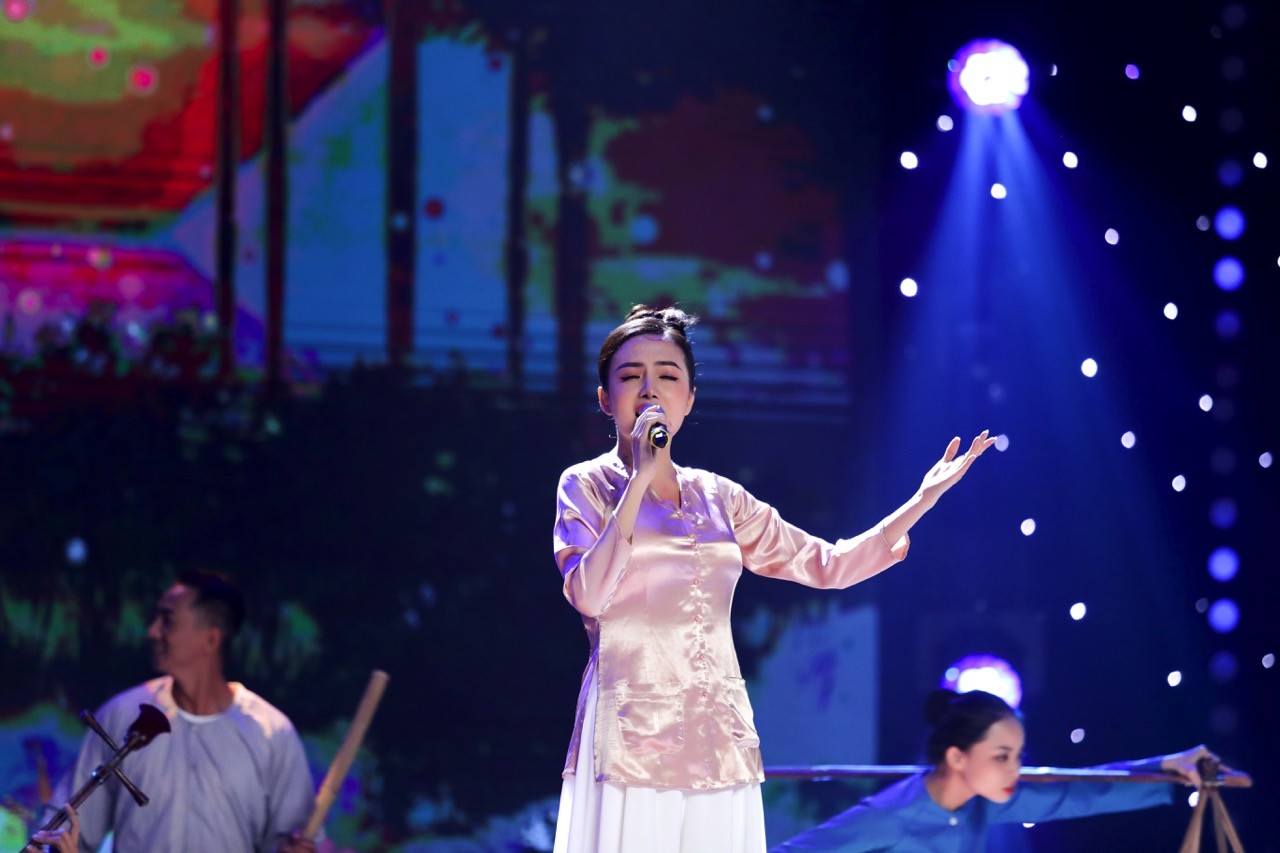 'Kỷ niệm thanh xuân': Chiếc cúp Quán quân của Ngô Thái Ngân và hồi ức về những lần 'trầy trật' định bỏ nghề