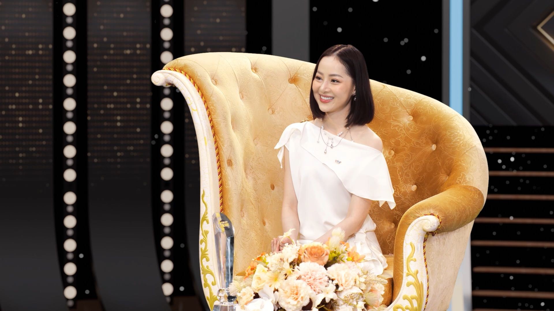 'Kỷ niệm thanh xuân': Chiếc cúp Quán quân của Ngô Thái Ngân và hồi ức về những lần 'trầy trật' định bỏ nghề