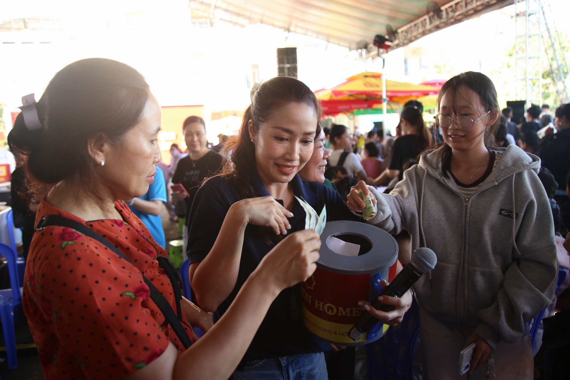 'Mái ấm gia đình Việt': MC Đại Nghĩa bất ngờ trước quá khứ khó khăn của diễn viên Duy Khương