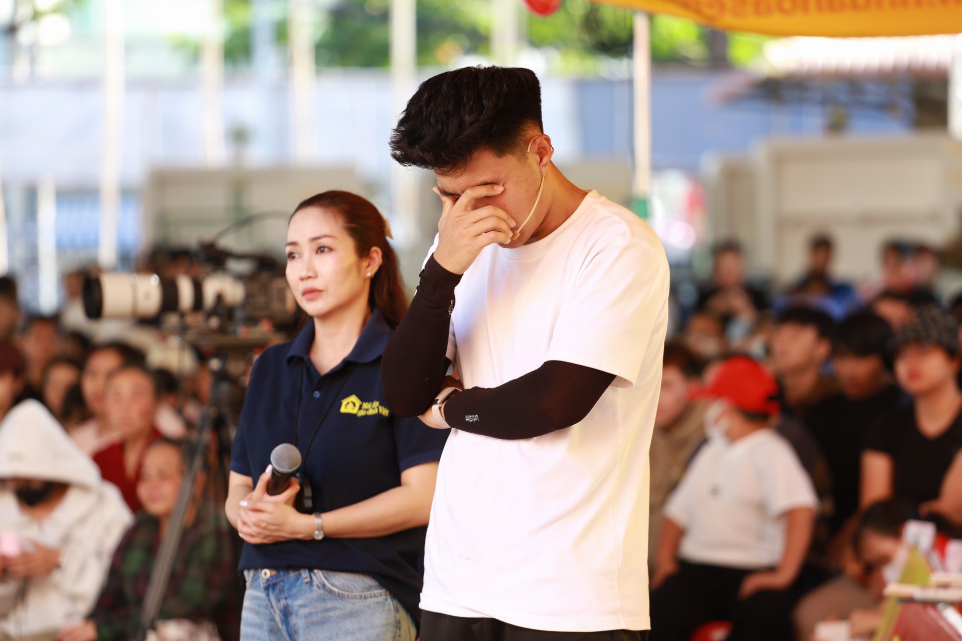 'Mái ấm gia đình Việt': MC Đại Nghĩa bất ngờ trước quá khứ khó khăn của diễn viên Duy Khương