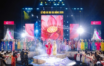 NTK Nguyễn Lan Vy tiếp tục tạo dấu ấn lớn tại lễ hội áo dài 'Tinh hoa áo dài – Sắc lụa sông Hàn'