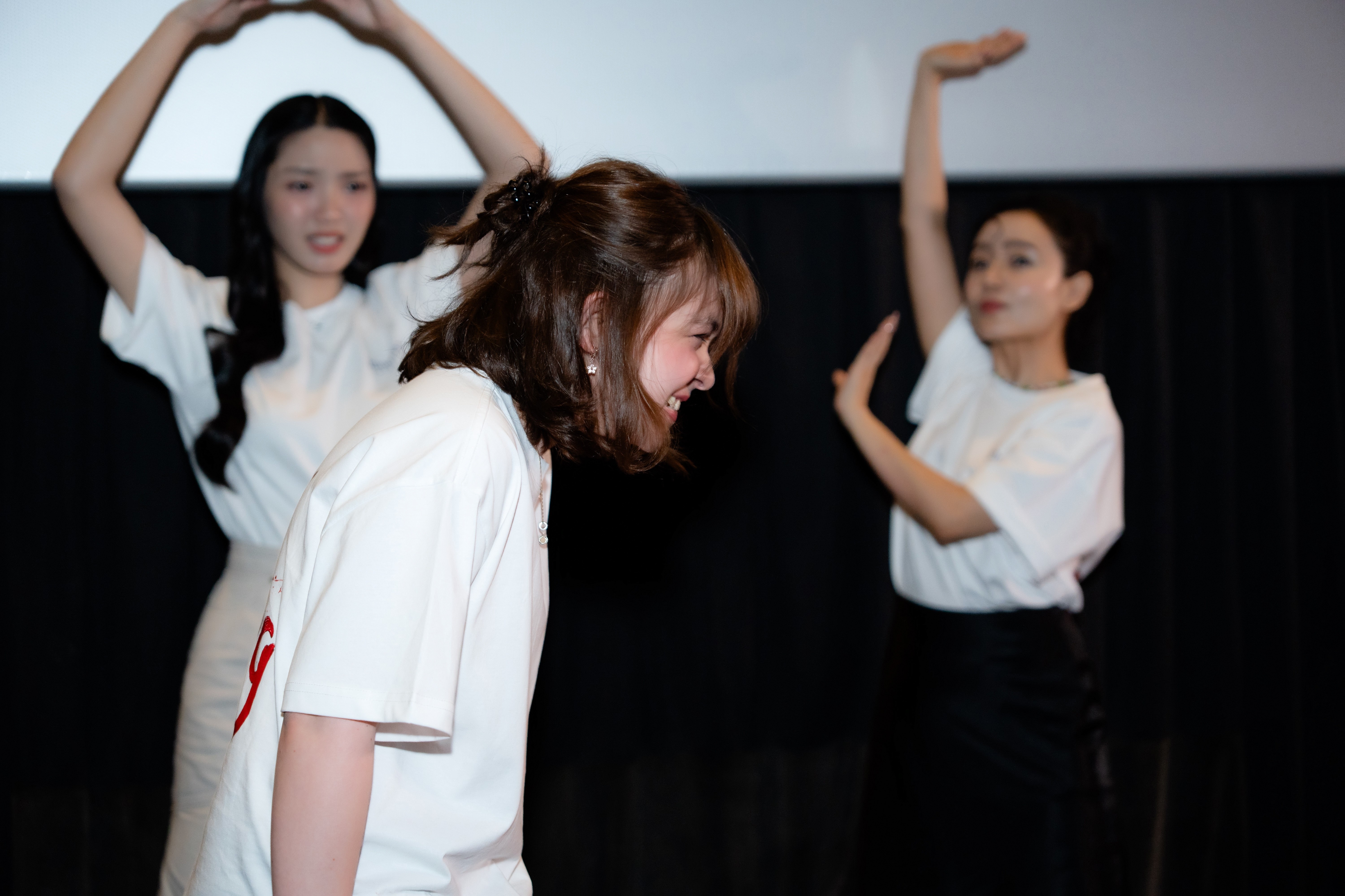 Sao nhí Thái Lan 'cân kèo' dàn cast Việt trong màn dance battle cực căng tại cinetour 'Phí Phông: Quỷ máu rừng thiêng'