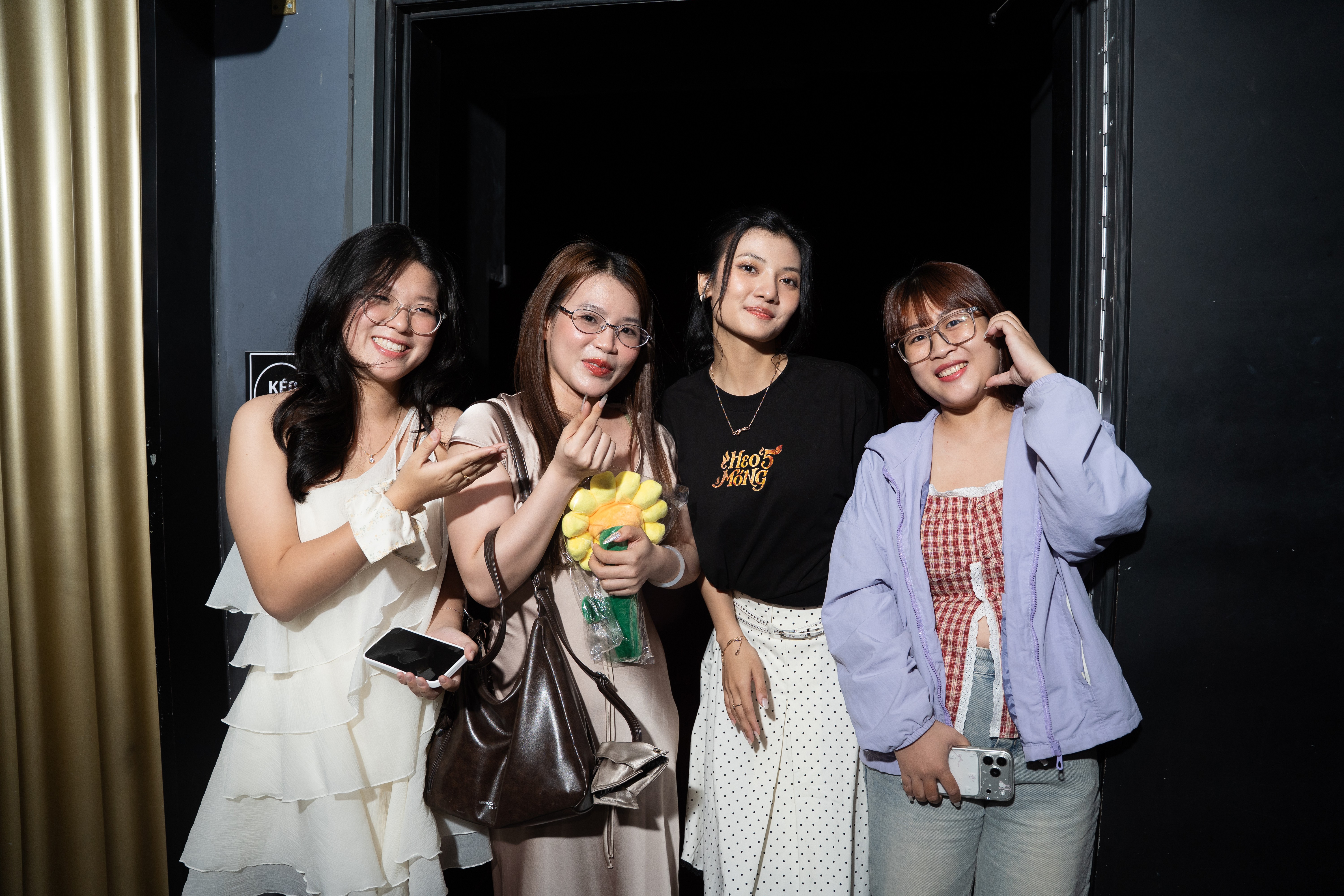 Cinetour của 'Heo năm móng': Khán giả lấp kín rạp, có luôn 'nhân chứng sống' đã gặp heo 5 móng