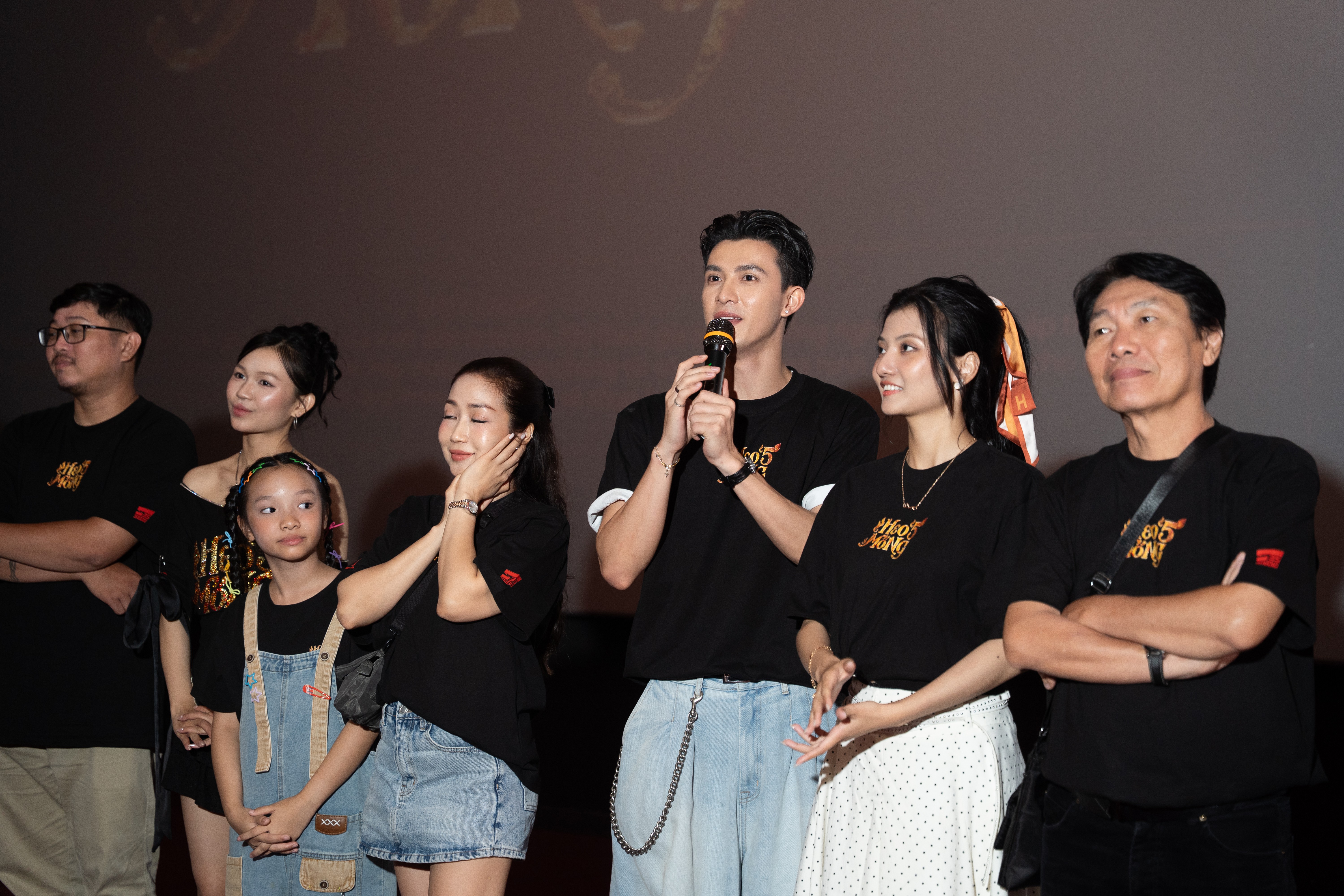 Cinetour của 'Heo năm móng': Khán giả lấp kín rạp, có luôn 'nhân chứng sống' đã gặp heo 5 móng