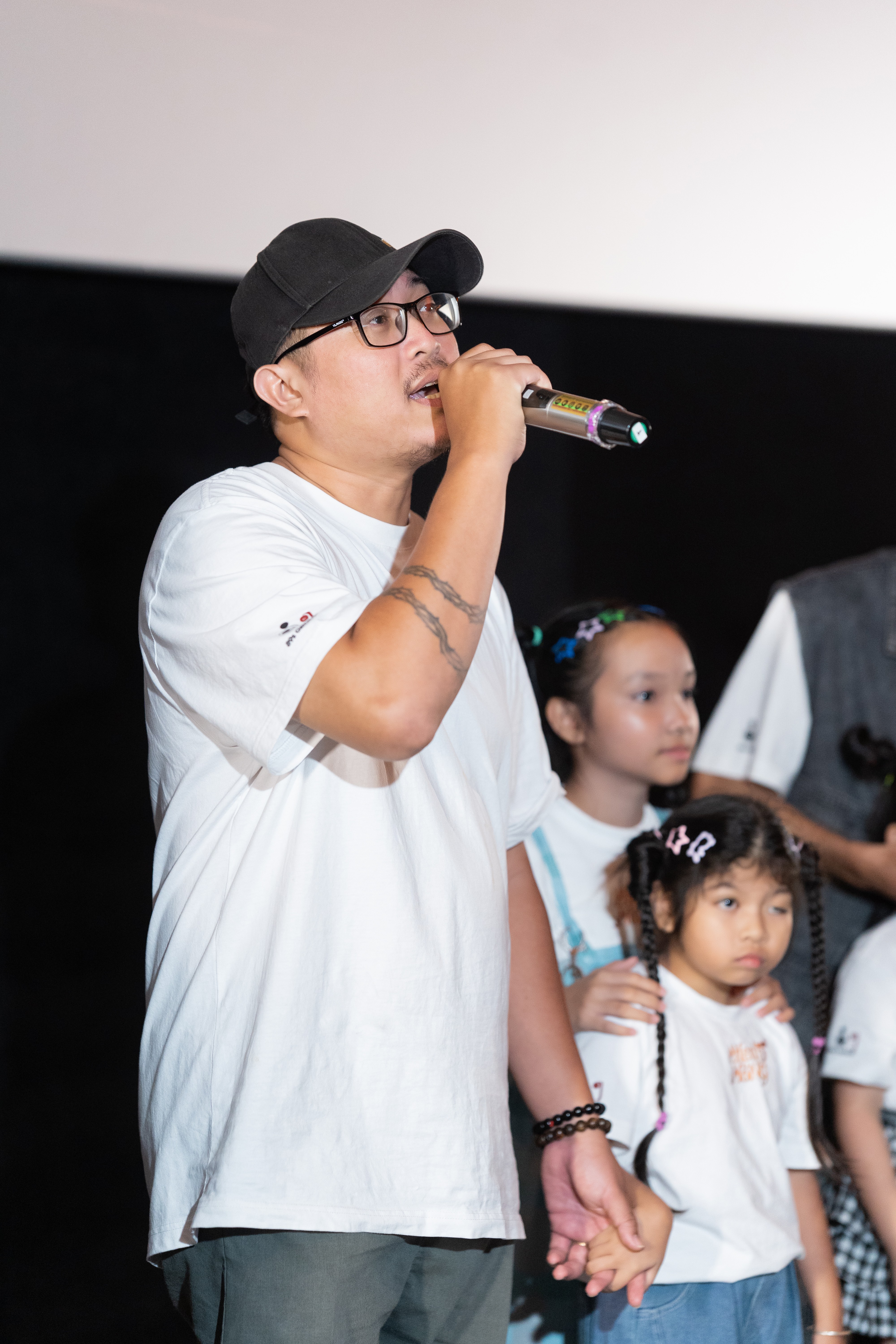 Cinetour của 'Heo năm móng': Khán giả lấp kín rạp, có luôn 'nhân chứng sống' đã gặp heo 5 móng