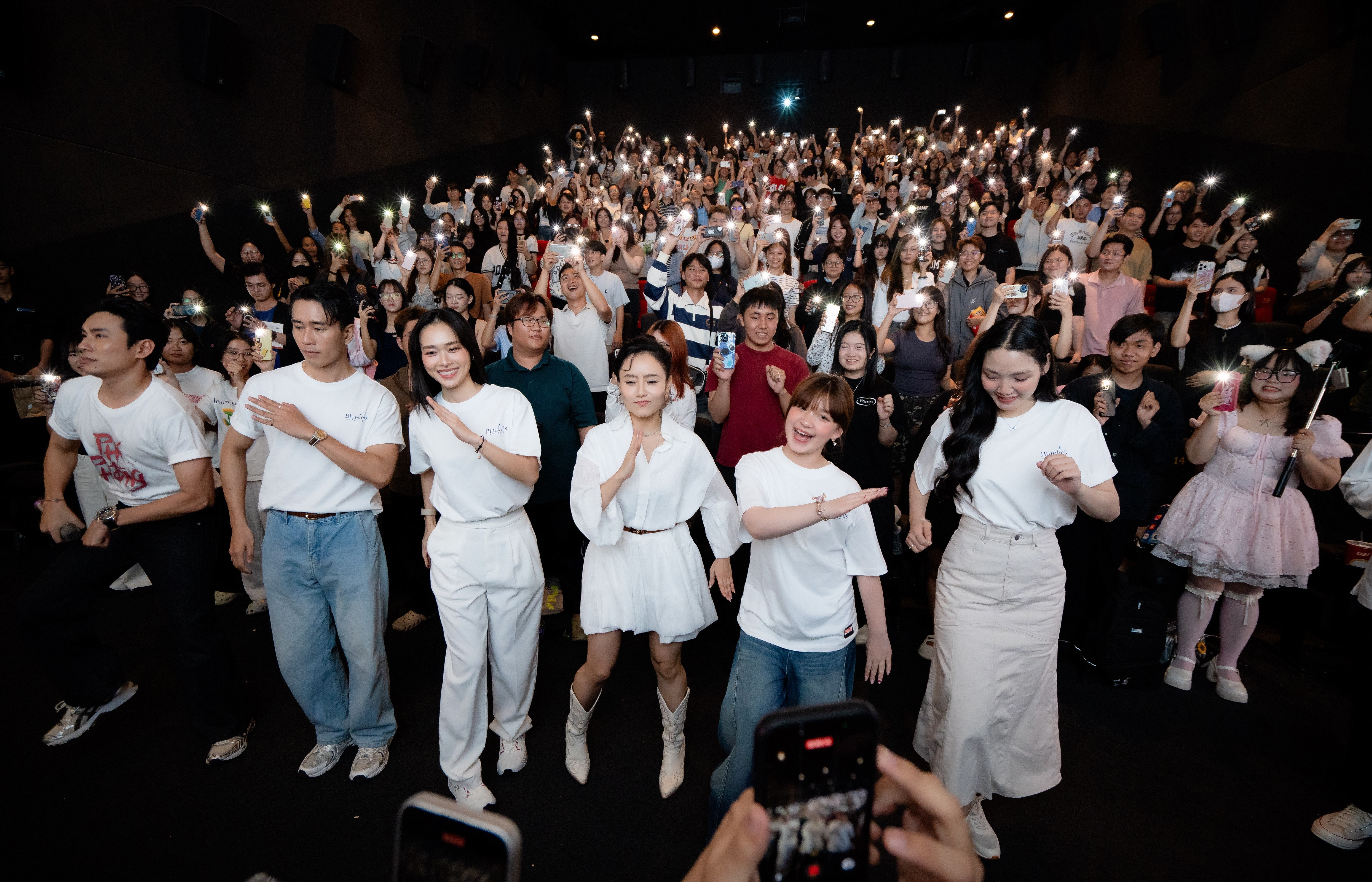 Sao nhí Thái Lan 'cân kèo' dàn cast Việt trong màn dance battle cực căng tại cinetour 'Phí Phông: Quỷ máu rừng thiêng'